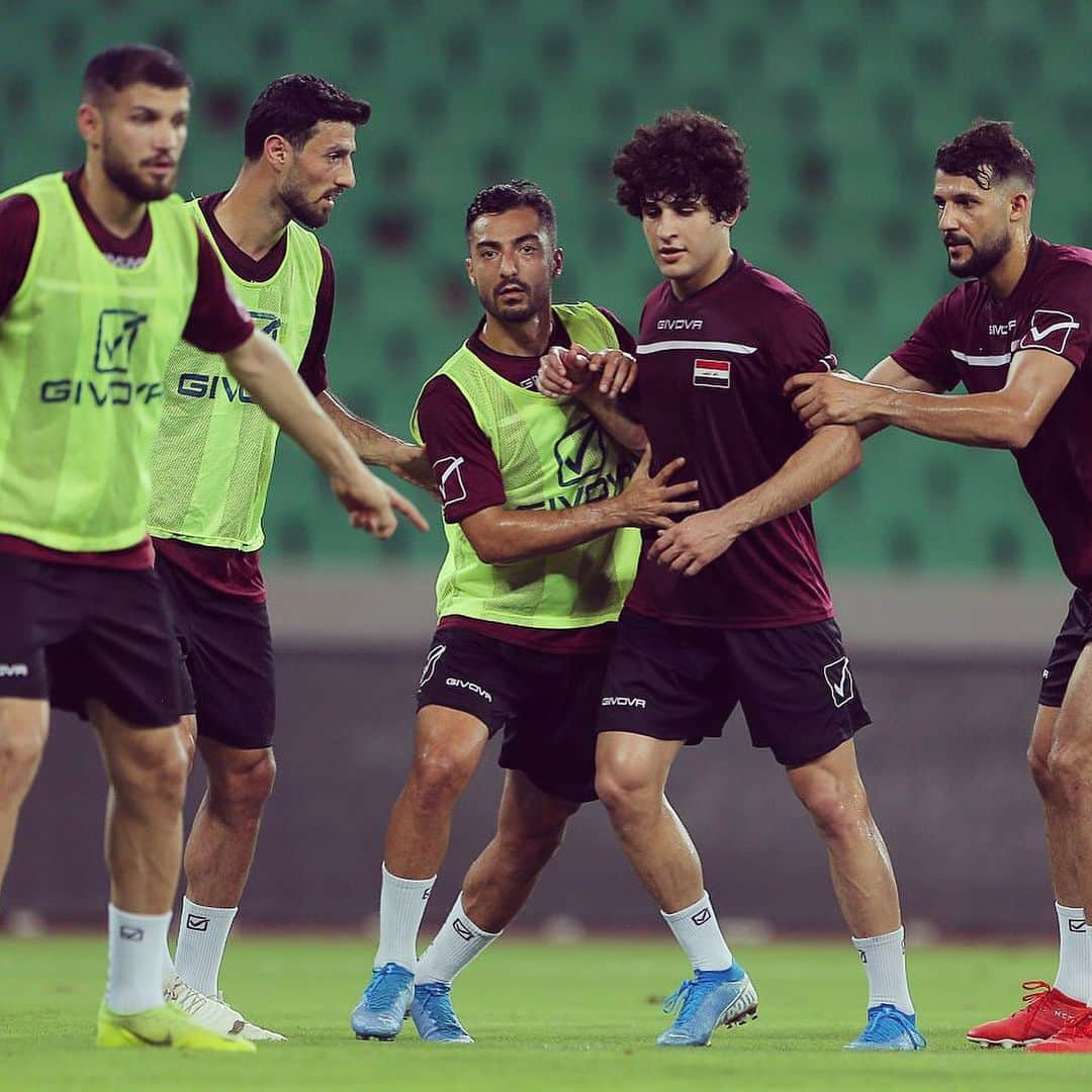 イロアン・ハマドさんのインスタグラム写真 - (イロアン・ハマドInstagram)「Great couple of days in Basra, we are well prepared and looking forward to tonight’s game. #WorldCupQualifiers 🇮🇶」10月10日 20時53分 - jiloan