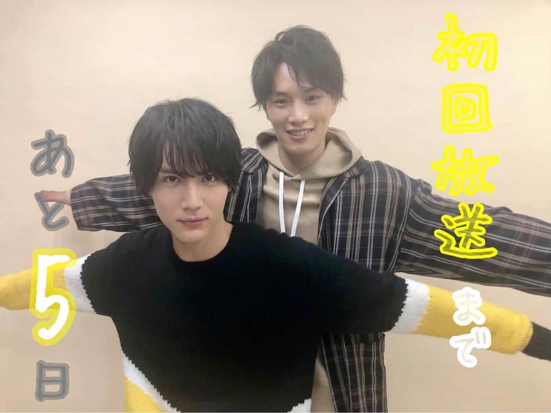 【公式】G線上のあなたと私のインスタグラム：「. ‪【初回放送まで、あと5日‼️】‬﻿ ﻿ ‪本日のカウントダウンは、、、‬﻿ ‪お久しぶりの #加瀬ブラザーズ です🥰‬﻿ ﻿ 実は少し前の写真ですが、﻿ 今の方が‪#兄弟感 が増している気がします☺️☺️﻿ ﻿ ‪早く皆さんに、#加瀬ブラザーズ ﻿ のシーン見てもらいたいなあ…！‬﻿ ﻿ ‪#G線上のあなたと私‬﻿ #g線上のあなたと私  #10月15日火曜よる10時スタート‬﻿ ‪#tbs‬﻿ ‪#中川大志 ‪#鈴木伸之」
