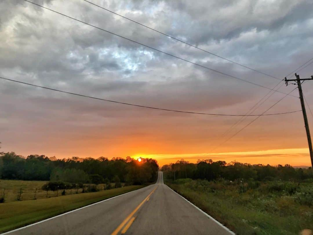 ルーカス・グラビールさんのインスタグラム写真 - (ルーカス・グラビールInstagram)「I had such a wonderful time home in Missouri. Mom (@jeangrabeel) and Dad took care of me. Cooking and movies with Mom, Cabin in the woods and ATVs with Dad. #perfect. Call your parents, tell them you love them, don't lie to them, and make sure they truly know who you REALLY are. ❤️」10月10日 12時10分 - mrgrabeel