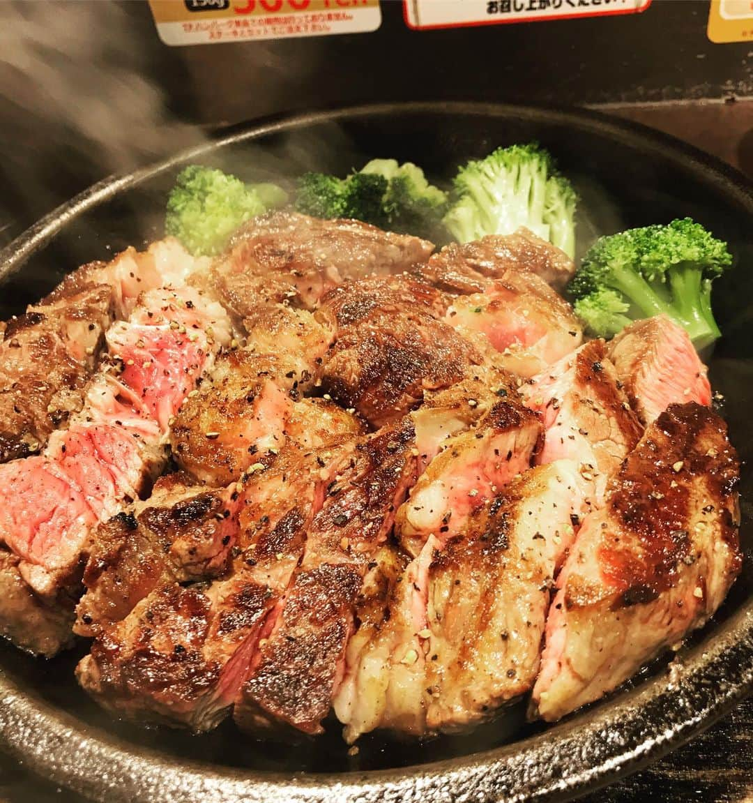 長崎峻侑さんのインスタグラム写真 - (長崎峻侑Instagram)「一仕事終えて昼は肉🍖 ライスは我慢。 #いきなりステーキ #ワイルドステーキ #450グラム #渋谷」10月10日 12時35分 - shunsukenagasaki