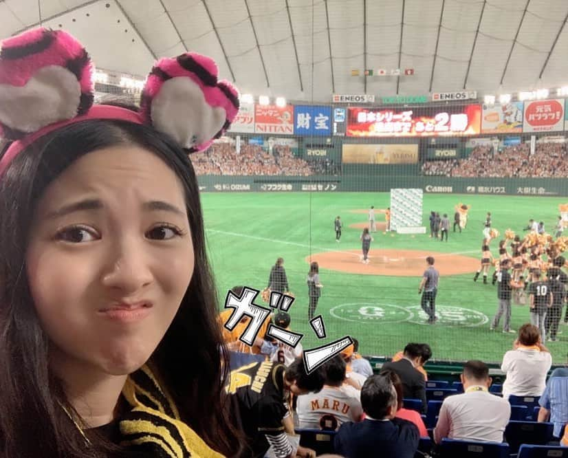 浜口順子さんのインスタグラム写真 - (浜口順子Instagram)「CSファイナル進出じゃー🔥 愛する #hanshin  #tigers  #阪神タイガース 、東京ドーム連れてってくれてありがとうございます😊 #現地参戦　してきましたよ❤️ すごいところで観させていただき大興奮。目の前スコアラーさんの皆さん（たぶん）いう…🥺✌️ プロの皆さんはどんなお仕事されてるのかそっちも気になっちゃうミーハーファンですw 試合、じっくり観させていただきました❣️ 鳥谷選手もばっちり目に焼きつけましたよ🥺 試合は残念ながら負けてしまいました😭 悔しい。悔しすぎる。 でもまだまだこれから🔥 ピンチはチャンス⤴︎ 今日は勝ちましょう❤️」10月10日 12時36分 - hamaguchijunko