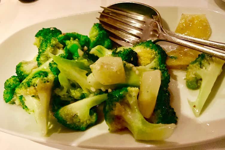 夏木マリさんのインスタグラム写真 - (夏木マリInstagram)「最後にいただいたJALのライスサラダも美味しかったけど、London、りんごと野菜がめちゃくちゃ美味しいこと、再発見！  ホールフーズにも行きましたが 野菜新鮮！ 意外でした、、、 #london  #greens #vegetables  #tasty #NATSUKIROCK  #夏木マリ @mari_natsuki vegetables」10月10日 12時40分 - mari_natsuki