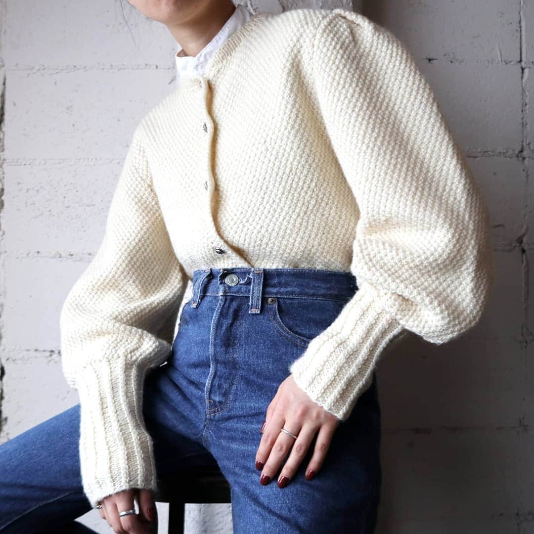 吉祥寺 古着屋 Orfeoのインスタグラム：「Volume Sleeve Tyrolean Cardigan  #orfeo #kichijoji #tokyo #vintage #used #fashion #coordinate #outfit #オルフェオ #吉祥寺 #東京 #古着 #古着屋 #ヴィンテージ #ユーズド #ファッション #コーディネート  掲載商品のお問い合わせはメールにて承っております。コメント、DMでのお問い合わせは受け付けておりませんのでご了承ください。」