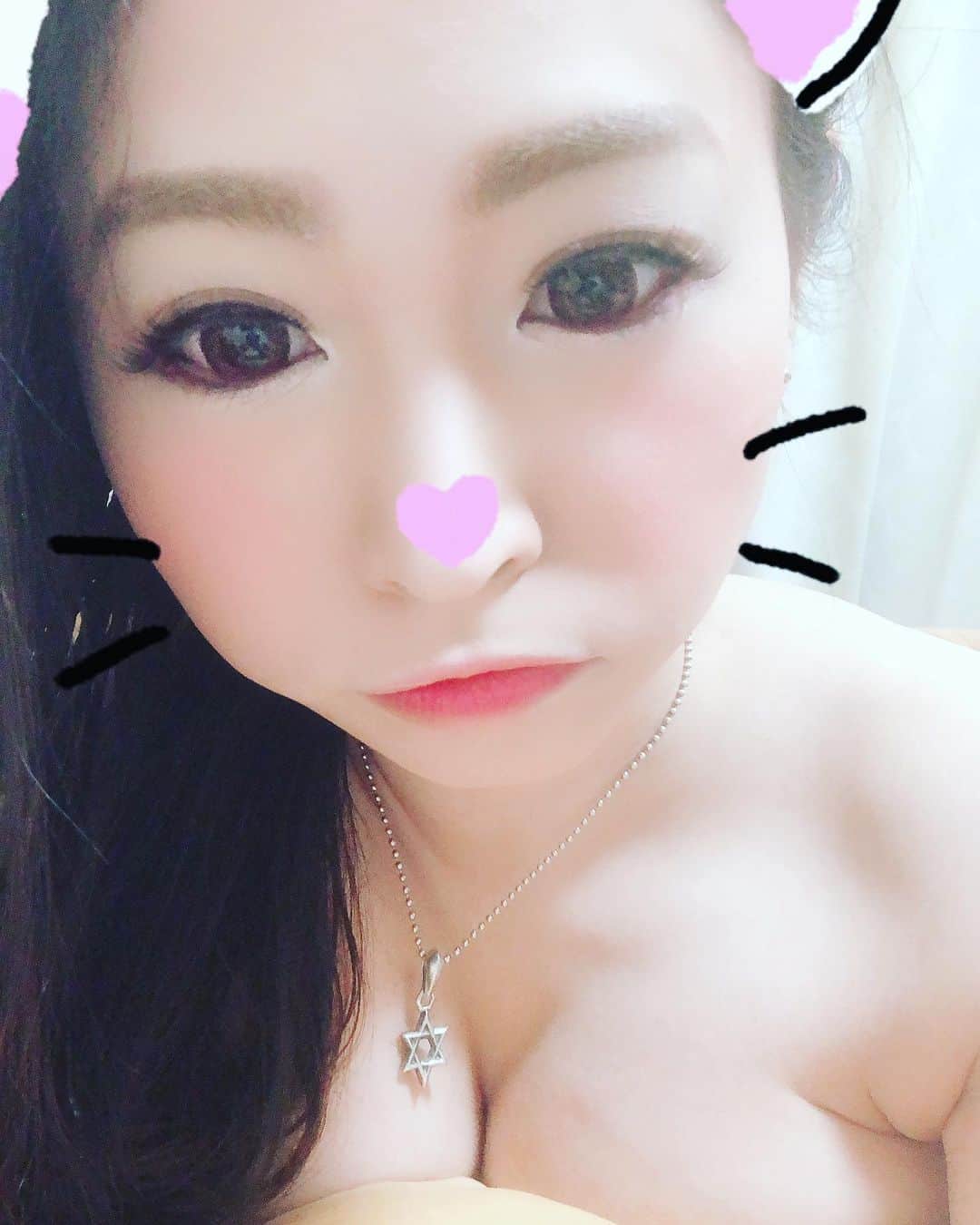綾瀬みなみのインスタグラム：「これからランチー🍽 準備中❤️ 美味しいものたくさん食べてきます❤️ 今週も中日がんばりましょー応援おぱい❤️ • •  #綾瀬みなみ #ayase minami #あやみな #応援おぱい❤ #Iカップ #AV #アダルト #セクシー #Adult #sexy #セクシー女優 #アダルト女優 #AV女優 #porno actress #japan #日本」