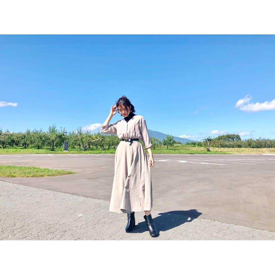 王林さんのインスタグラム写真 - (王林Instagram)「❤︎ 今日は#ダウンタウンdx に出演させて頂きます❣️ 私の大大大大大切な大大大大大大好きなおじいちゃん、おばあちゃんに会いに行きました☺️💗 見てね☺︎ #日本テレビ . . この時の衣装は#righton さん👗✨ セットアップ風の秋らしいコーデでかわいかった🤤 . . #アメカジ #アメカジ女子 #amekaji  #ライトオン #ライトオンコーデ  #HONEYSUCKLEROSE #BASICBELT #さくら野弘前店 #rightonpr」10月10日 12時59分 - ourin_ringoooo