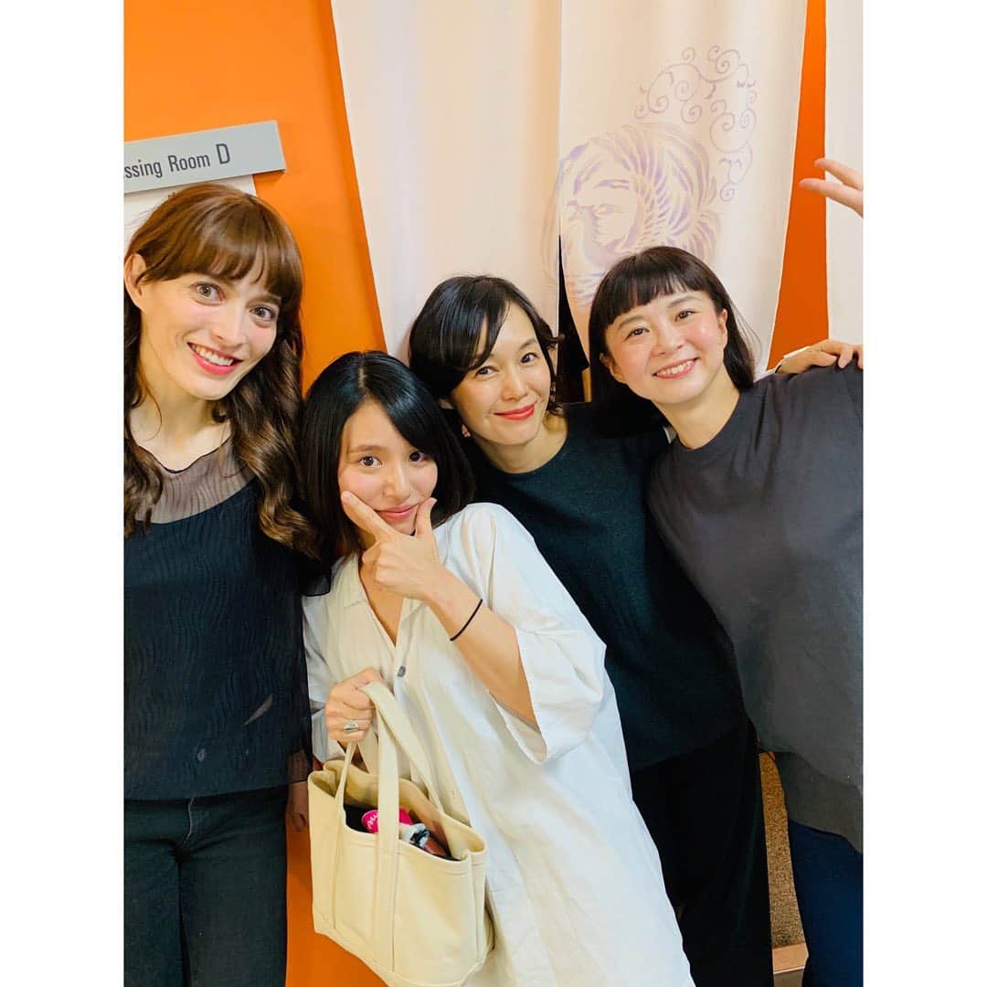 生越千晴のインスタグラム：「. #渦が森団地の眠れない子たち  素晴らしかった。。 ラストのシーンで急に涙がボロボロ  大好きたちな人がとても魅力的でなんて素敵なことだろうとそういうことにも感動しました。 愛おしさ大爆発でした💥 わたしも頑張るパワーいただいたっ 東京は10月20日まで新国立劇場　中劇場にて！  #うずだん」