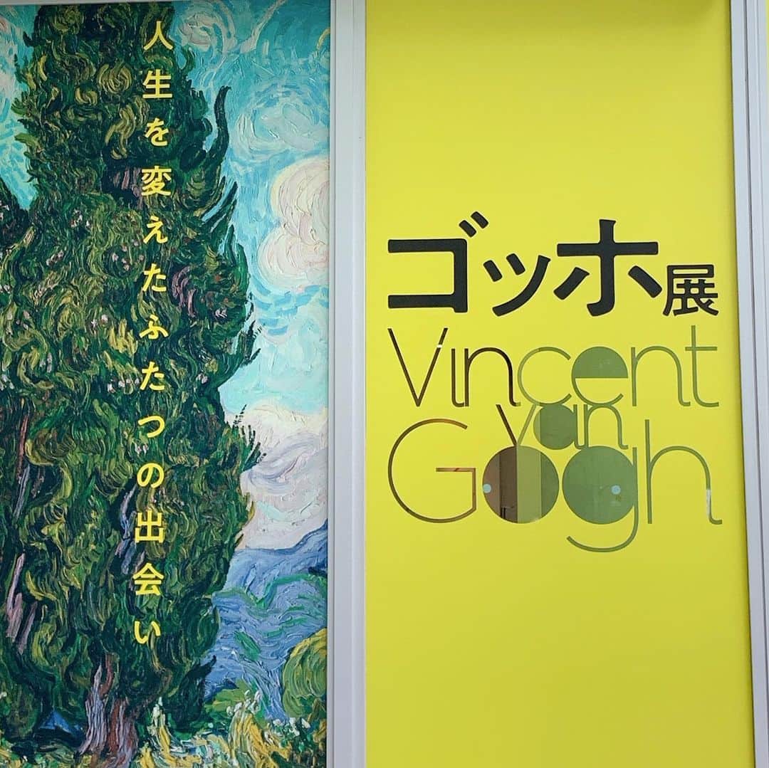 美的 Biteki's official Instagram! さんのインスタグラム写真 - (美的 Biteki's official Instagram! Instagram)「東京・上野の森美術館で明日から開催される『ゴッホ展』のオープニングイベントに女優の杉咲花さんが登場しました！  強烈な色彩で人々を魅了し続ける画家、フィンセント・ファン・ゴッホ（1853-90）。37年という短い人生のうち、画家として活動したのはわずか10年。今回の「ゴッホ展」では、約40点のゴッホ作品に加え、ゴッホが“ハーグ派”、“印象派”へと移り変わるきっかけともなった巨匠たちの作品30点も展示。  音声ガイドのナレーションも務める杉咲さんは、「あまり邪魔しないように、ゴッホの世界に入り込めるような手助けができればと思ってナレーションを行いました。ゴッホのことをあまり知らなくても楽しめる展示になっているので、ご家族やお友達、もちろんお一人でも気軽に足を運んで、音声ガイドとともにゴッホの素晴らしい作品を楽しんでください」とコメント。  また今月誕生日だった杉咲さんに、お気に入りだというゴッホの「麦畑とポピー」の複製画のサプライズプレゼントも！ 『ゴッホ展』は来年1月末まで開催。ぜひゴッホの世界観と杉崎さんの癒しの音声ガイドを楽しみに訪れてみては？  会期／2019年10月11日（金）～2020年1月31日（月・祝） 場所／上野の森美術館 開館時間／9：30～17：00（金曜、土曜は20：00まで、入場は閉館の30分前まで） 休館日／12月31日（火）、1月1日（水） 観覧料／一般￥1,800  #杉咲花 #ゴッホ展 #上野の森美術館 #絵画 #ハーグ派 #印象派 #芸術 #アート #art」10月10日 13時30分 - bitekicom
