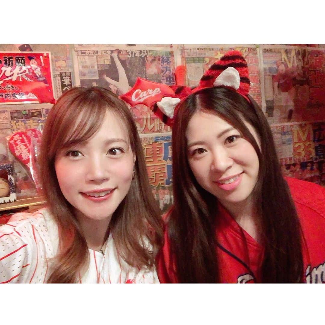 古田ちさこさんのインスタグラム写真 - (古田ちさこInstagram)「カープ女子会❤️ の様子が今発売中の雑誌GINGERに掲載されています☺️ 久奈ちゃんとしおりんは広島出身、みかちゃんと私は広島に住んだことがなく年齢もお仕事もみんなバラバラ。 それでもカープをきっかけに紹介しあって輪が拡がって皆で集まってワイワイできることを幸せに思います🎶 カープのシーズンは終わっちゃったけど、これからは今季を振り返ったり来季の展望を肴に語り合う季節です🍻 撮影を快く許可して下さった  #瀬戸内食堂 @setouchi_carp さん✨ 有難うございました😆 . #カープ女子#カープ女子会#GINGER#広島カープ #會澤翼選手残留ありがとう！！！！！！！！！」10月10日 13時36分 - chisakofuruta