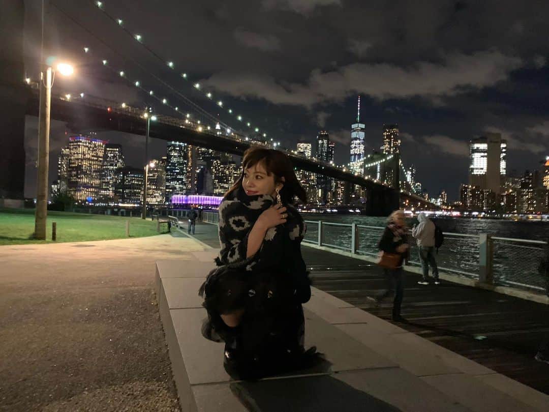松下萌子のインスタグラム：「ただただ、出会いに 有難いなって 幸せだなって 思う今夜でした。 月並みの言葉じゃ伝えられないけど… でも、そう思ったら、辛かったりしんどかったあの日も、なんか報われる様な。 皆精一杯生きてるから。 #NYC #おやすみなさい　#moeco #松下萌子」