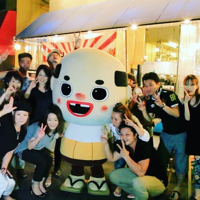 ちっちゃいおっさんのインスタグラム：「尼崎のみんなと居酒屋で乾杯やで🍻 (^○^)」