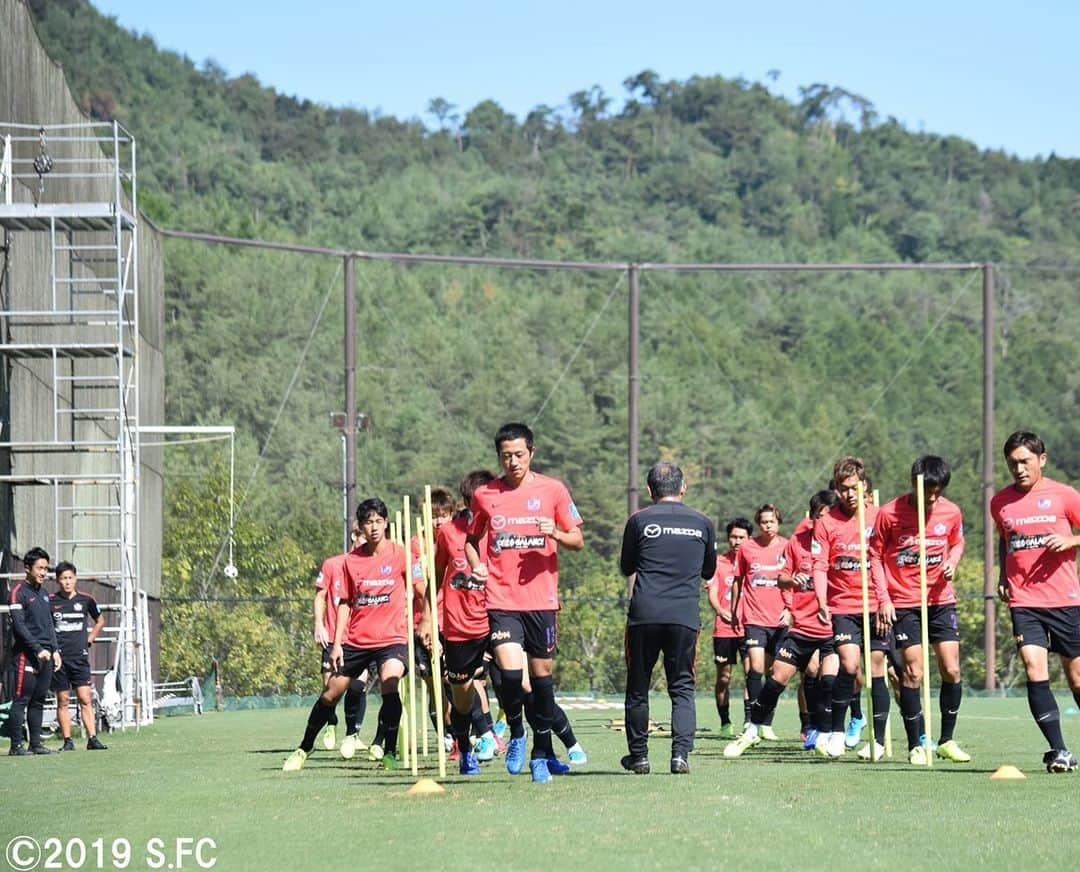 サンフレッチェ広島さんのインスタグラム写真 - (サンフレッチェ広島Instagram)「今日は朝から吉田サッカー公園でトレーニング⚽ 対人練習を中心にみっちり鍛え上げています💪 #佐々木翔 選手 #井林章 選手 #城福浩監督 #sanfrecce #ICHIGAN」10月10日 14時24分 - sanfrecce.official