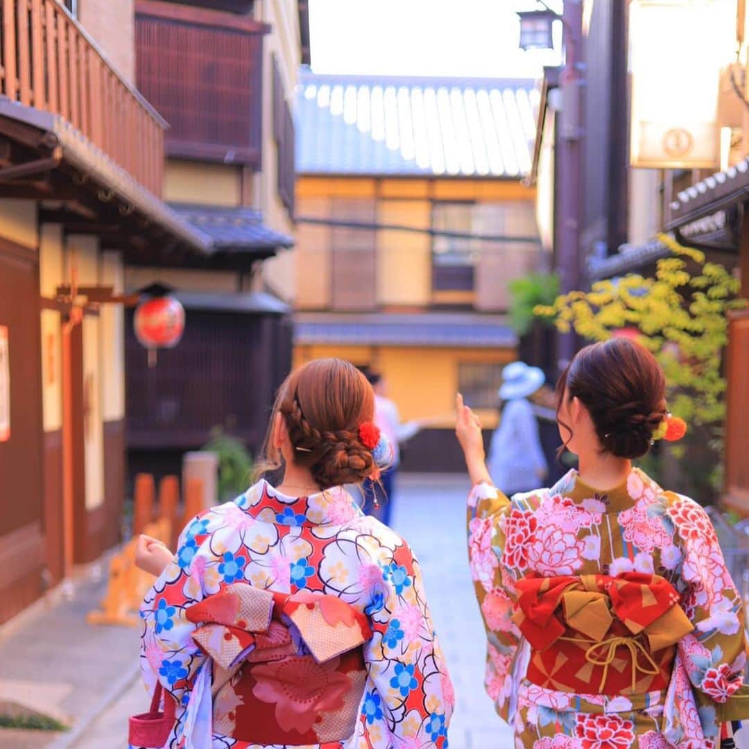 神谷るなのインスタグラム：「昨日はゆふぃさんとみるろちやんと京都行った！  だいすきなおふたり♡  ふたりとも遊んでくれるからだいすき♡  清水寺の道に突然プリクラあって笑っちゃった♡  #京都 #着物 #和服 #祇園 #kyoto #kimono #kawaii #follow #japan」