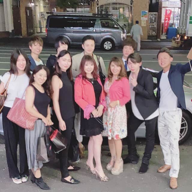 selfieneのインスタグラム：「無料で#売る力を身につける ﻿ セミナーを開催した﻿ ﻿ 今回は2回目﻿ 僅か1週間で﻿ 外見、目の輝きが劇的に変化している﻿ ﻿ #若い力 って本当に凄い❣️﻿ ﻿ #素直 #愚直﻿ 素晴らしい人材が集まりました﻿ これから私達が愛をもって育てます❤️﻿ 帰ってしまい写ってない人多数💦﻿ ﻿ #第二期やるかも﻿ #営業#売る力 ＝#稼ぐ力﻿ #営業は恋愛と同じ﻿ #自分を売込む#営業は愛　💖」