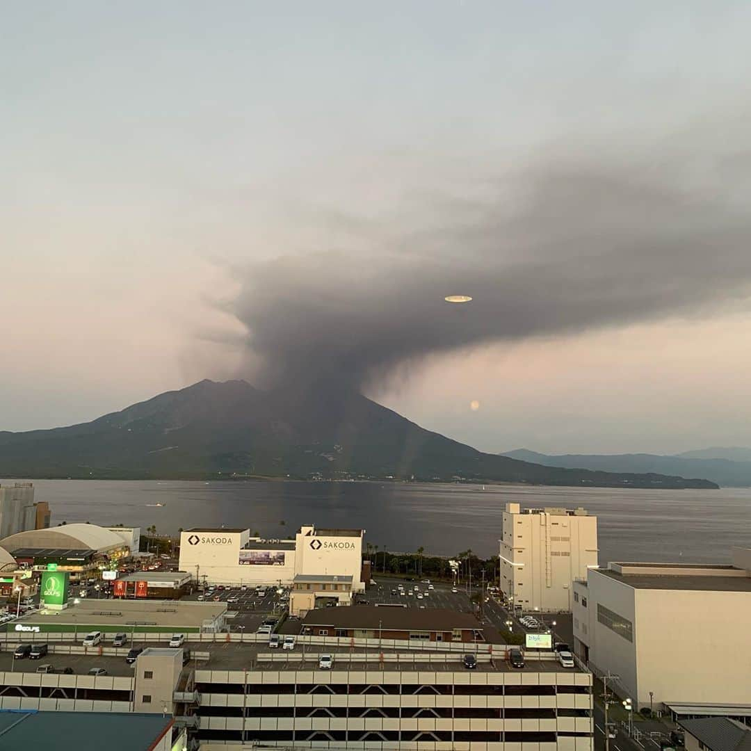 河野景子さんのインスタグラム写真 - (河野景子Instagram)「鹿児島のホテルにて。 桜島が噴火したらしい。 通常のことらしくみんな平然。」10月10日 14時42分 - keikokono1112