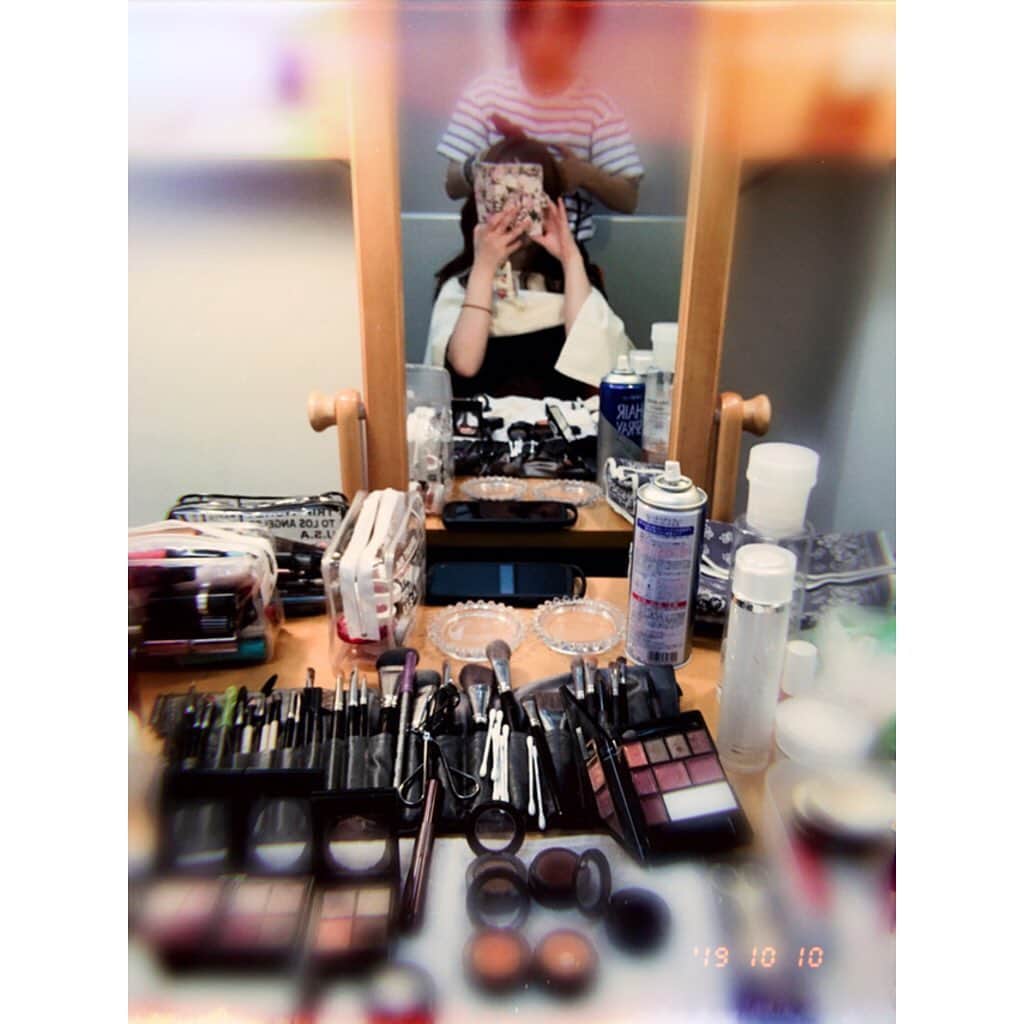 Nao☆ さんのインスタグラム写真 - (Nao☆ Instagram)「本日は撮影でした🌼 昨日から温かな現場に恵まれていて幸せなお仕事でした🌱✨ ヘアメイク中の写真です🍀」10月10日 15時07分 - nao_ngc