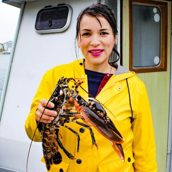 レイチェル・クーさんのインスタグラム写真 - (レイチェル・クーInstagram)「Drenched 💦 but happy to have caught at least one lobster when I went fishing on the West coast of Sweden 🇸🇪 Only 48 hours to catch this episode and the last episode of My Swedish Kitchen. 👉 Link in bio (🇬🇧 only)⁠ .⁠ .⁠ .⁠ .⁠ .⁠ .⁠ .⁠ .⁠ .⁠ .⁠ #MySwedishKitchen #RachelKhoo #TheLittleSwedishKitchen #VisitSweden #Sweden #Swedishfood #TV #TVfood @foodnetworkuk⁠」10月10日 15時15分 - rachelkhooks