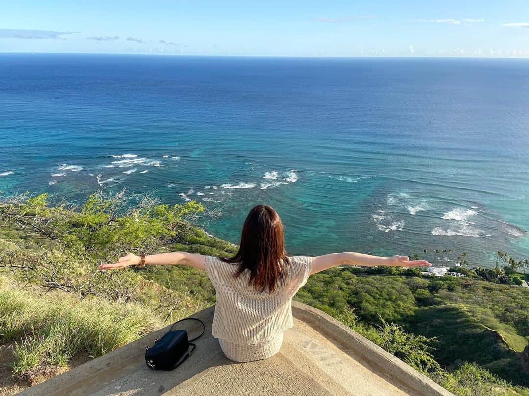 梅本静香のインスタグラム：「10年振りのHawaii🏝﻿ 最高だったー！！☺️﻿ ﻿ ネットでダイヤモンドヘッドそんな辛くないって見たから余裕で行ったら、かなり辛かった😫笑﻿ ﻿ ﻿ ﻿ ﻿ #Hawaii #trip #Waikiki #Honolulu #Aloha﻿ #ハワイ #ダイヤモンドヘッド #ハワイ旅行 #ワイキキ #女子旅 #海外旅行」