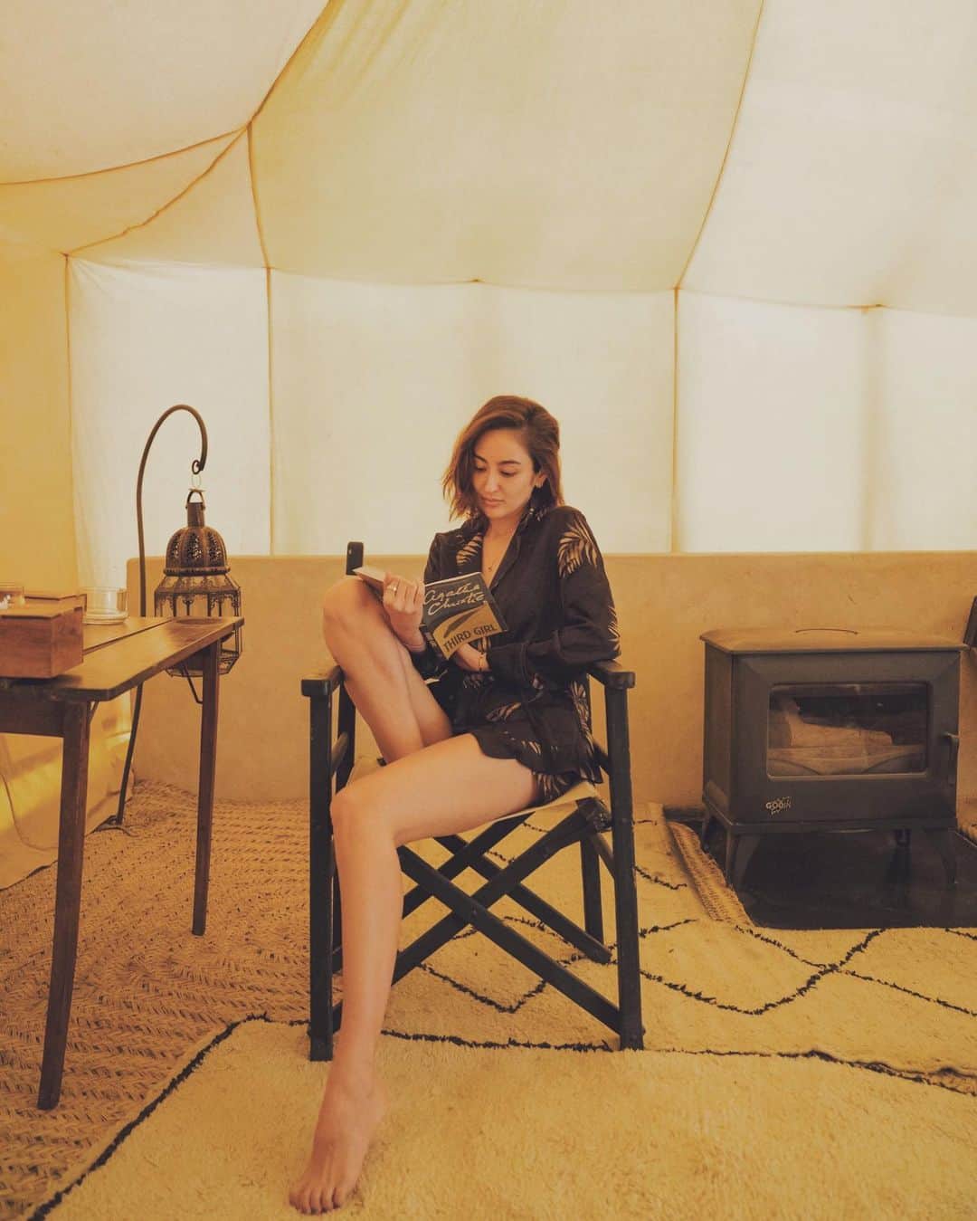 オードリー亜谷香のインスタグラム：「Still working on my quest to read through the entire Agatha Christie collection 📚」