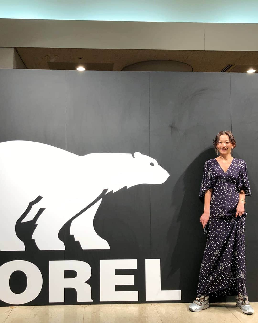 佐藤純さんのインスタグラム写真 - (佐藤純Instagram)「SOREL 2019 F/W Collection Show ✨  @sorel_jp  日本初のSORELファッションショーにお招きいただきました😊  晴れ、雨、雪の様々な環境下でも快適に、ファッショナブルに足元を彩るSOREL。  このスニーカー履きやすくて、何よりあったか～い💕💕💕 私も子供達も、雪山へはもちろん！街中でもオシャレにみせてくれるSORELが大好き❤️ 新宿ルミネ2で POP UP STORE も開催中です。  ロングワンピは👗  @graceclassofficial  #theChange_sorel #sorel #boots #ソレル #スニーカー #新宿ルミネ2 #popupstore #ワンピース #ロングワンピ #graceclass  #グレースクラス #星 #星柄 #星座 #ママ #ママモデル #モデル #mama #mamamodel #model」10月10日 15時29分 - junsatoidea