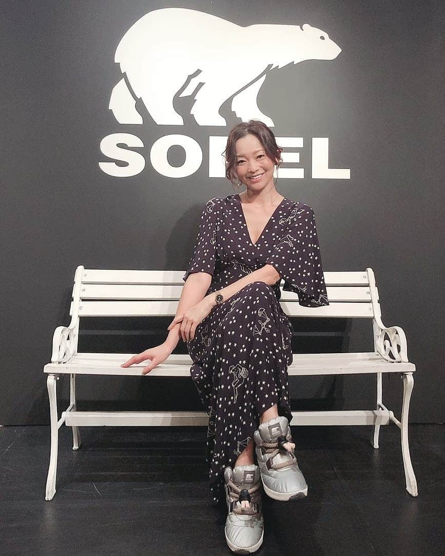 佐藤純さんのインスタグラム写真 - (佐藤純Instagram)「SOREL 2019 F/W Collection Show ✨  @sorel_jp  日本初のSORELファッションショーにお招きいただきました😊  晴れ、雨、雪の様々な環境下でも快適に、ファッショナブルに足元を彩るSOREL。  このスニーカー履きやすくて、何よりあったか～い💕💕💕 私も子供達も、雪山へはもちろん！街中でもオシャレにみせてくれるSORELが大好き❤️ 新宿ルミネ2で POP UP STORE も開催中です。  ロングワンピは👗  @graceclassofficial  #theChange_sorel #sorel #boots #ソレル #スニーカー #新宿ルミネ2 #popupstore #ワンピース #ロングワンピ #graceclass  #グレースクラス #星 #星柄 #星座 #ママ #ママモデル #モデル #mama #mamamodel #model」10月10日 15時29分 - junsatoidea