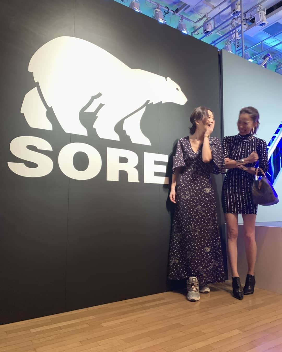 佐藤純さんのインスタグラム写真 - (佐藤純Instagram)「SOREL 2019 F/W Collection Show ✨  @sorel_jp  日本初のSORELファッションショーにお招きいただきました😊  晴れ、雨、雪の様々な環境下でも快適に、ファッショナブルに足元を彩るSOREL。  このスニーカー履きやすくて、何よりあったか～い💕💕💕 私も子供達も、雪山へはもちろん！街中でもオシャレにみせてくれるSORELが大好き❤️ 新宿ルミネ2で POP UP STORE も開催中です。  ロングワンピは👗  @graceclassofficial  #theChange_sorel #sorel #boots #ソレル #スニーカー #新宿ルミネ2 #popupstore #ワンピース #ロングワンピ #graceclass  #グレースクラス #星 #星柄 #星座 #ママ #ママモデル #モデル #mama #mamamodel #model」10月10日 15時29分 - junsatoidea