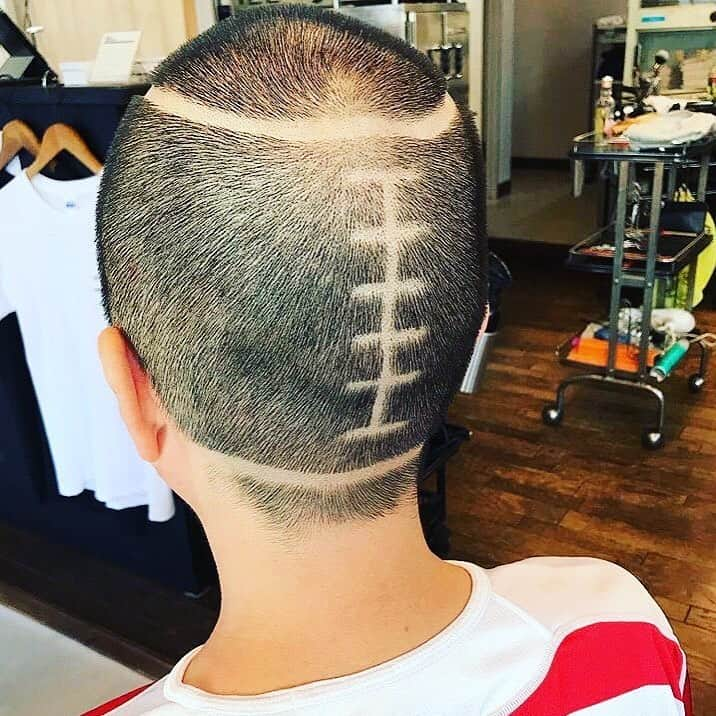 DRESSKINさんのインスタグラム写真 - (DRESSKINInstagram)「••• 流石の @barbershop_king のスタイル💇‍♂️💈🏉 久しぶりの投稿です！！✨ Repost  from @barbershop_king .  ラグビーワールドカップ がんばれ日本代表〜  #barbershopking ••• DRESSKIN🎩 Men's grooming online store🤵🏻 https://dresskin.com ⇨プロフィールからご覧ください👀 🌏For international customer ⇨https://global.dresskin.com✈️ ••• #rugby #japan #dresskin #cosmetics #menshair #mensgrooming #pomade #gentleman #barber #barbershop  #バーバーショップキング #キング #ラグビー #ドレスキン#メンズコスメ #メンズグルーミング #美容男子 #グルーミング #身嗜み #バーバーショップ #バーバースタイル #フェード #ポマード #ヘアワックス」10月10日 21時14分 - dresskin_official