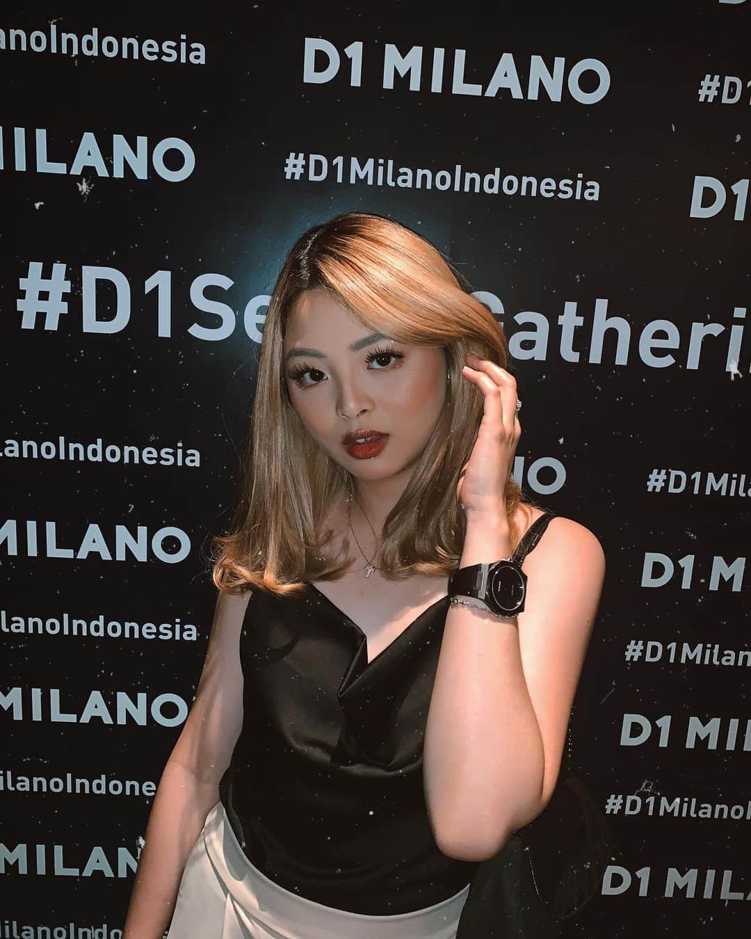 ジェシカ・ファニアさんのインスタグラム写真 - (ジェシカ・ファニアInstagram)「Wearing my D1 Milano Ultra thin (with the italian leather black straps) at #d1milanosecretgathering 🖤 • • @d1milano @thewatchco」10月10日 21時15分 - jessicavaniaw