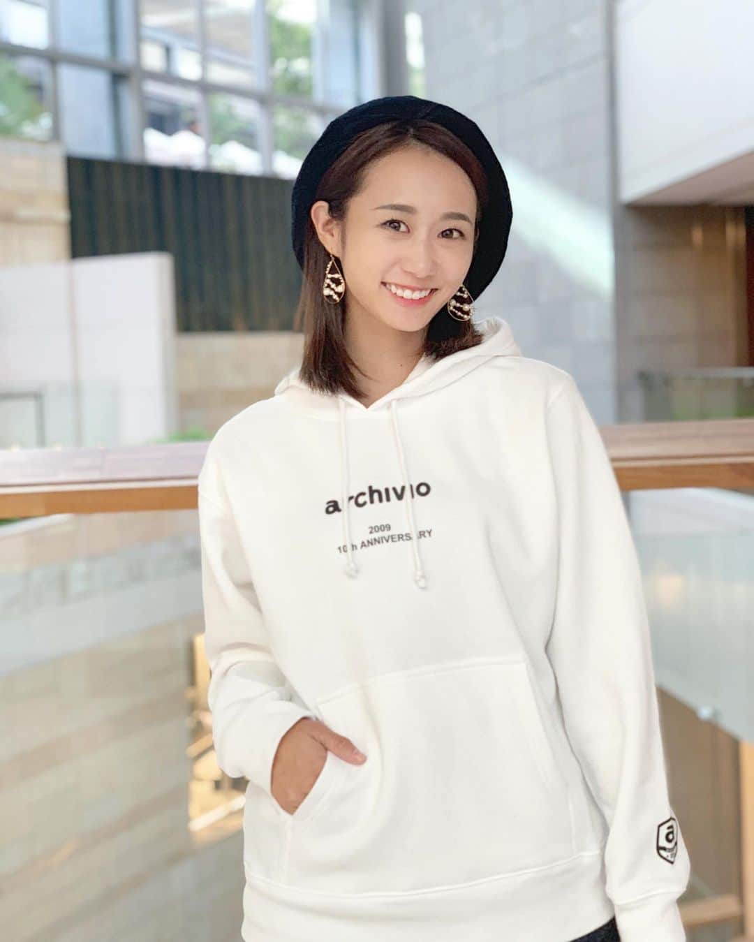 筒井萌子のインスタグラム：「* ⭐アルチビオ⭐ブランド10周年おめでとうございます🎉 本当に可愛くていつもゴルフ⛳をより好きに、楽しくさせてくれるウエア。 私が着てるのは10周年を記念して作られた オリジナルウエアのパーカーです◡̈♥︎ プレゼントのキャンペーン🎁をやってるんだって٩( ᐛ )و 詳しくは、アルチビオのオフィシャルサイトのNEWS欄に書いてるみたいです𓃰⋆⋆ メンズのブラックもカッコよかった♪ 裏起毛であったかいから寒がりの私にぴったり😆 めっちゃ写真撮ったから全部のせる🤣💦 ・ #筒井萌子 #女優 #actress #モデル #model #岡山  #shooting #instagood #instalike #converse #撮影 #followme #instalike #ゴルフ #ゴルフ女子 #ゴルフコーデ #もえちゃんゴルフ #archivio #アルチビオ」
