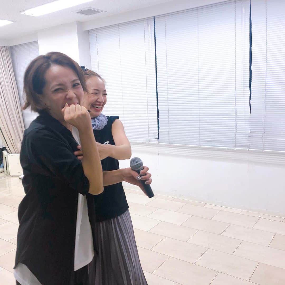 貴千碧のインスタグラム：「10月12日に如水会館にて開催が予定されておりました「壱城あずささん バースデートークライブ」ですが、台風の影響の為、中止となりました。  何ヶ月も前から楽しみにしていて下さっていました皆々様、このようなことになってしまい誠に申し訳ございません。 そして何より壱城さんご本人は12日本番当日、いつも応援して下さっているファンの皆様、支えて下さっている方々、観に来てくださいますお客様方に感謝の思いをお伝え出来ることをとても楽しみにされていました。 お誕生当日には開催できませんでしたが、より一層その想いは強くなられていらっしゃると思います。 延期日程につきましては又決まり次第発表させて頂きます。 12日に開催できなかったことは大変残念ではありますが貴千も更に更にパワーアップして又本番当日を迎えたいと思っております。 観に来て下さる予定でした皆々様、又ご連絡させて頂きますので少々お時間頂戴し、ご迷惑をお掛けしてしまい申し訳ございませんがどうぞ宜しくお願い致します！！！！ そして台風。 昨年の大阪や最近の千葉に風害をもたらしました台風とは比べ物にならないほどの大きな台風が近づいております。どうか大きな被害に繋がりませんよう、皆様が、皆様のお住まい、大切にされているものがご無事でありますよう、それだけが私の願いです。」