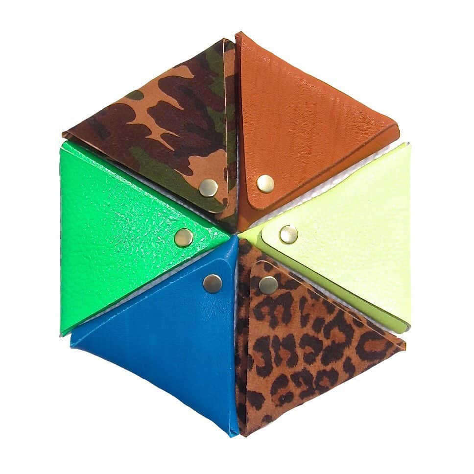 マックダディさんのインスタグラム写真 - (マックダディInstagram)「【New Arrivals】 Leather Triangle Pattern Case  ヒョウ柄とウッドランドカモが、それぞれオリジナルレザーにプリントされた、コインはモチロン、鍵や小物入れにピッタリなカワイイ三角形のレザーケース🗝 プレゼントなどにもピッタリなアイテムです🎁  #leathertrianglecase #leathercase #triangle #マックダティー #マックダ #三角 #leopard #camo #camouflage #ヒョウ柄 #coincase」10月10日 16時05分 - mackdaddy_brand