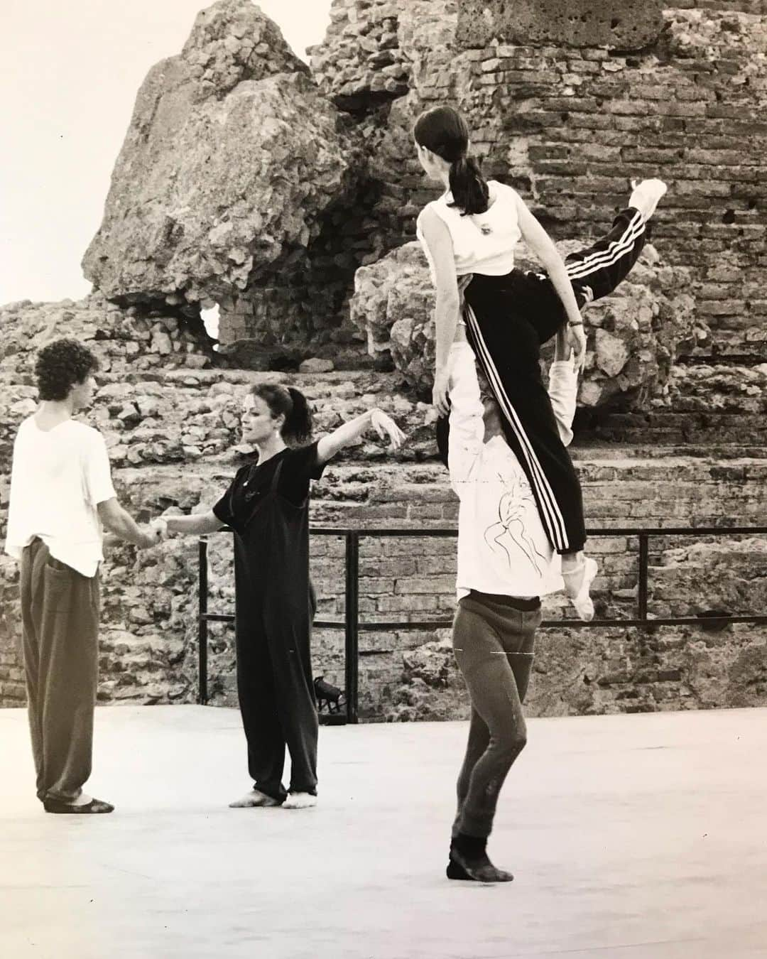 小林十市さんのインスタグラム写真 - (小林十市Instagram)「#throwback #tbt #taormina #taorminasicily #1997 #repetition #baroccobelcanto #pasdesix #bejartballetlausanne #僕もリフト出来るんだよ一応 Photos de YukoMiyazawa」10月10日 15時59分 - monsieur_11