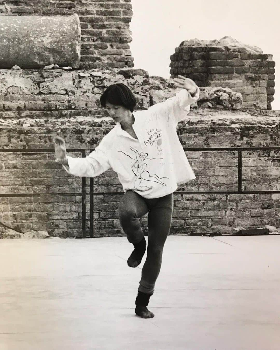 小林十市さんのインスタグラム写真 - (小林十市Instagram)「#throwback #tbt #taormina #taorminasicily #1997 #repetition #baroccobelcanto #pasdesix #bejartballetlausanne #僕もリフト出来るんだよ一応 Photos de YukoMiyazawa」10月10日 15時59分 - monsieur_11