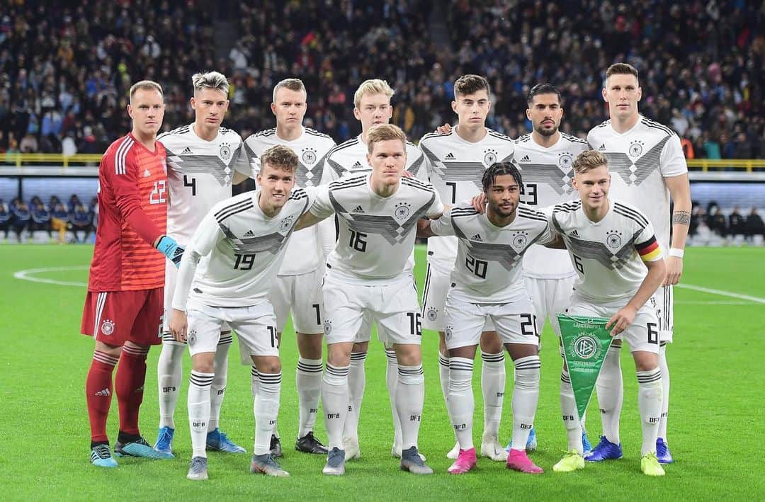 エムレ・カンのインスタグラム：「Strong and competitive game yesterday, result should have been better for us. Looking forward to Sunday’s #Euro2020 qualifier.  #EC23 #iCan #WeCan」