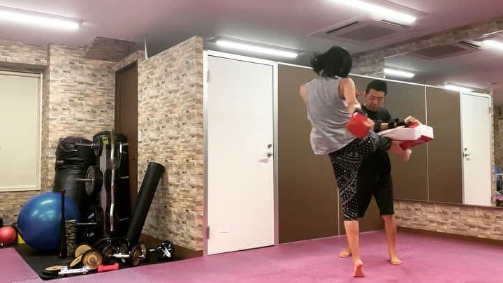 のインスタグラム：「キックの会。 @nextlevel_shibuya  #kickboxing #kick #punch #elbow #training #nextlevel #キックボクシング #ネクストレベル渋谷 #トレーニング #ヒィヒィしましたが #スッキリ気持ちよかった笑 #ストレス発散できて #トレーニングにもなる #最高です #課題がたくさんあるので #いいキック、パンチができるよう #がんばろー」