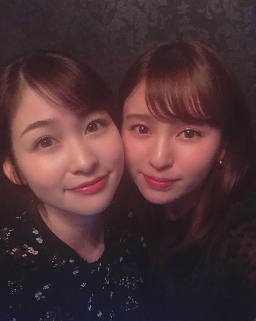 角谷暁子さんのインスタグラム写真 - (角谷暁子Instagram)「大学の１つ下で 日テレアナウンサーの 岩田絵里奈ちゃん！ 久しぶりに会えました、 相変わらずの大天使👼👼 どうしたらこんなにもちもちふくふく真っ白になれるのでしょう？ 私的ポイントは岩田ちゃんの目👀です。少しヘーゼルがかって透き通っています。きれいな心が透けている感じがして、見つめると少し、自分の色んな濁りが恥ずかしくなります。  きらきらとした人に会うと仕事へのモチベーションもあがります！ 明日は金曜日、週のラストも頑張りましょう！  #日テレ #岩田絵里奈  #テレ東 #角谷暁子 #一個違い #三年目 #二年目 #よく寝てね」10月10日 16時31分 - kadoya_akiko