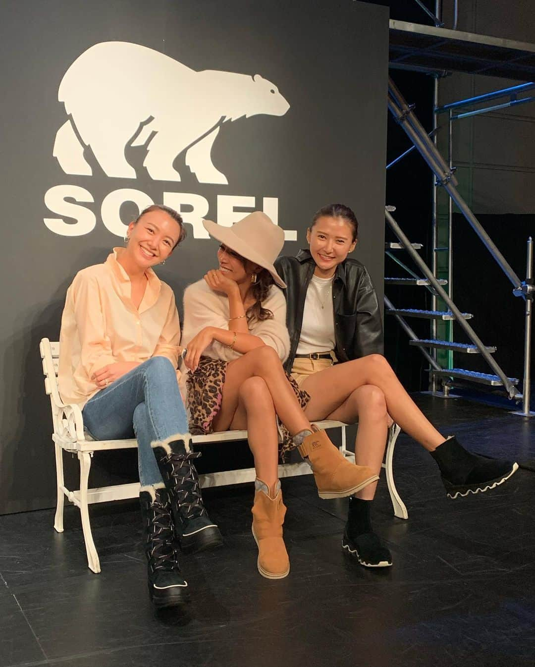 美優さんのインスタグラム写真 - (美優Instagram)「@sorel_jp  の日本初のファッションショー【the change】にSORELの新作のブーツを履いて見てきました😊 このブーツソールが白くてそれが凄いカッコ良くて好き😁 レザーのシャツとブラックコーディネート✨ ・ 新宿LUMINE2でポップアップストアも出てるので是非見に行ってみてね😊 ・ ・ #thechange_sorel  #SOREL #ソレル」10月10日 16時40分 - miyu11_20