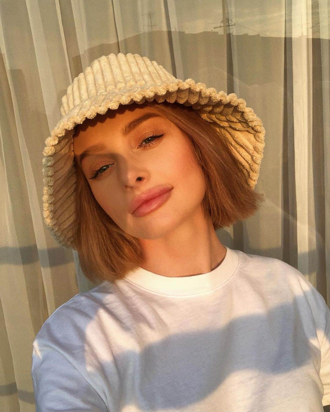 リアノン・ランゲラック（ミッチェル・ランゲラックの妻）のインスタグラム：「Autumn = #corduroy 🍂🍁 #goldenhour」