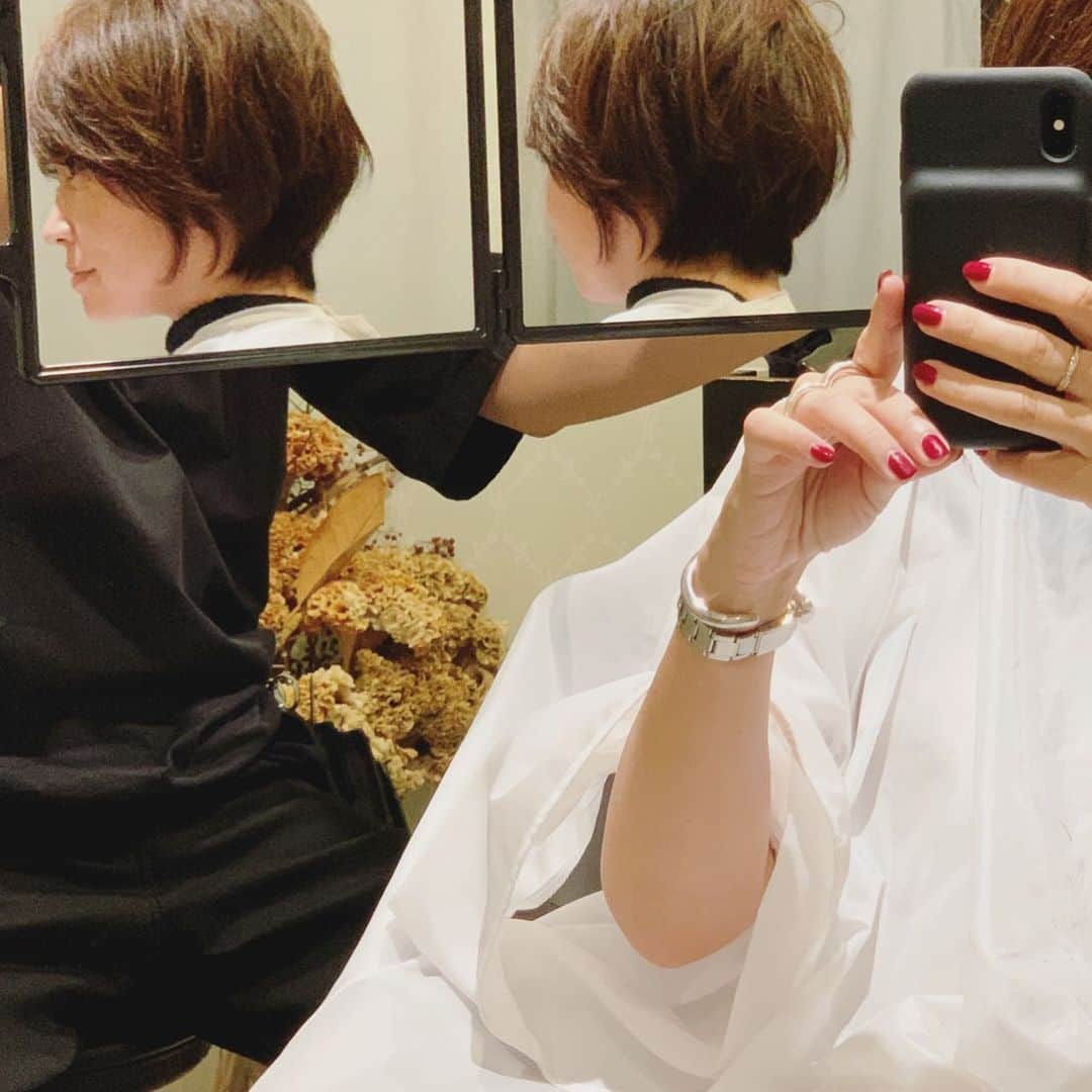 辺見えみりさんのインスタグラム写真 - (辺見えみりInstagram)「最近バタバタしていて✂︎行けてなかったから、スッキリ嬉しい。 masatoさんありがとう！  #辺見えみり  #ショートヘア」10月10日 16時54分 - emiri_hemmi