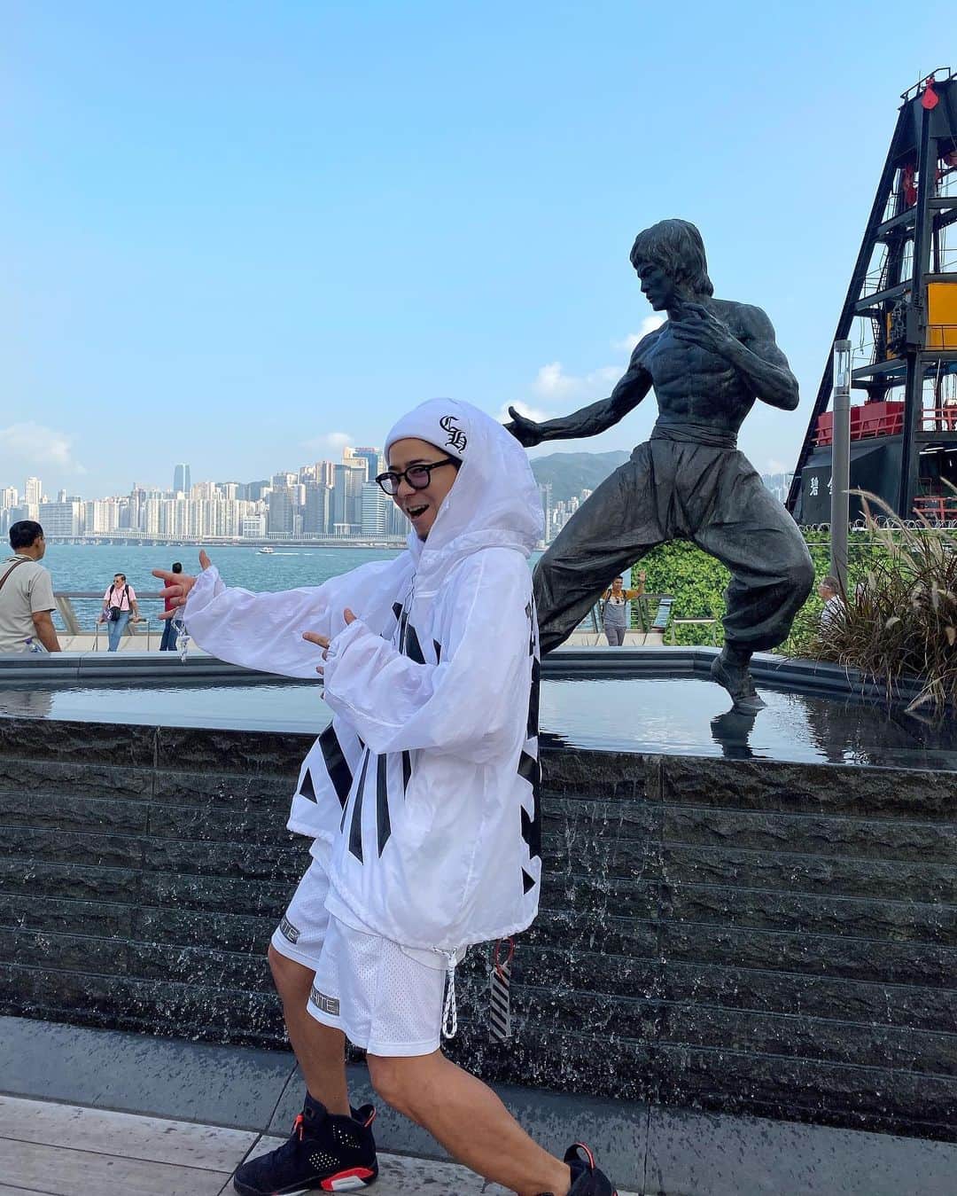 高木琢也さんのインスタグラム写真 - (高木琢也Instagram)「香港で闘いを挑まれるの巻🇭🇰 #ブルースリー ぱいせん #この後行列ができた #いっぱい対戦した #ジムに通ってもう一度来よう #香港 #調査隊」10月10日 16時54分 - takagi_ocean