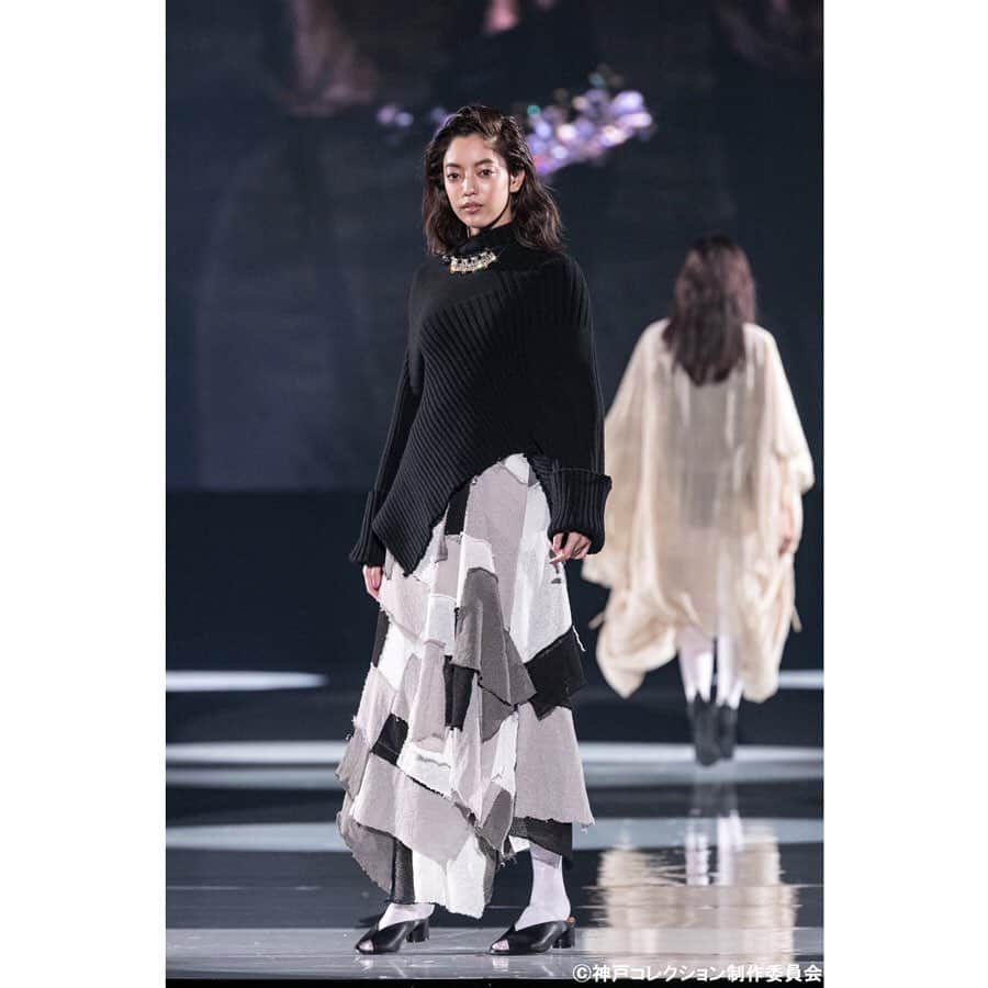 神戸コレクションさんのインスタグラム写真 - (神戸コレクションInstagram)「. . . 神戸コレクション 2019 AUTUMN/WINTER -ガールズフェスティバル- OFFICIAL PHOTO . ▽BRAND▽ PERMINUTE(@_perminute_) . ▽MODEL▽ #浦浜アリサ #AIRI #アレクシス #清水沙也佳 . #kobecollection #神戸コレクション #kobecollection_official #神戸コレクション公式 #神コレ #2019aw #神戸コレクション2019aw #ガールズフェスティバル #fashionshow #fashion #model #brand #styling  #perminute」10月10日 17時32分 - kobe_collection