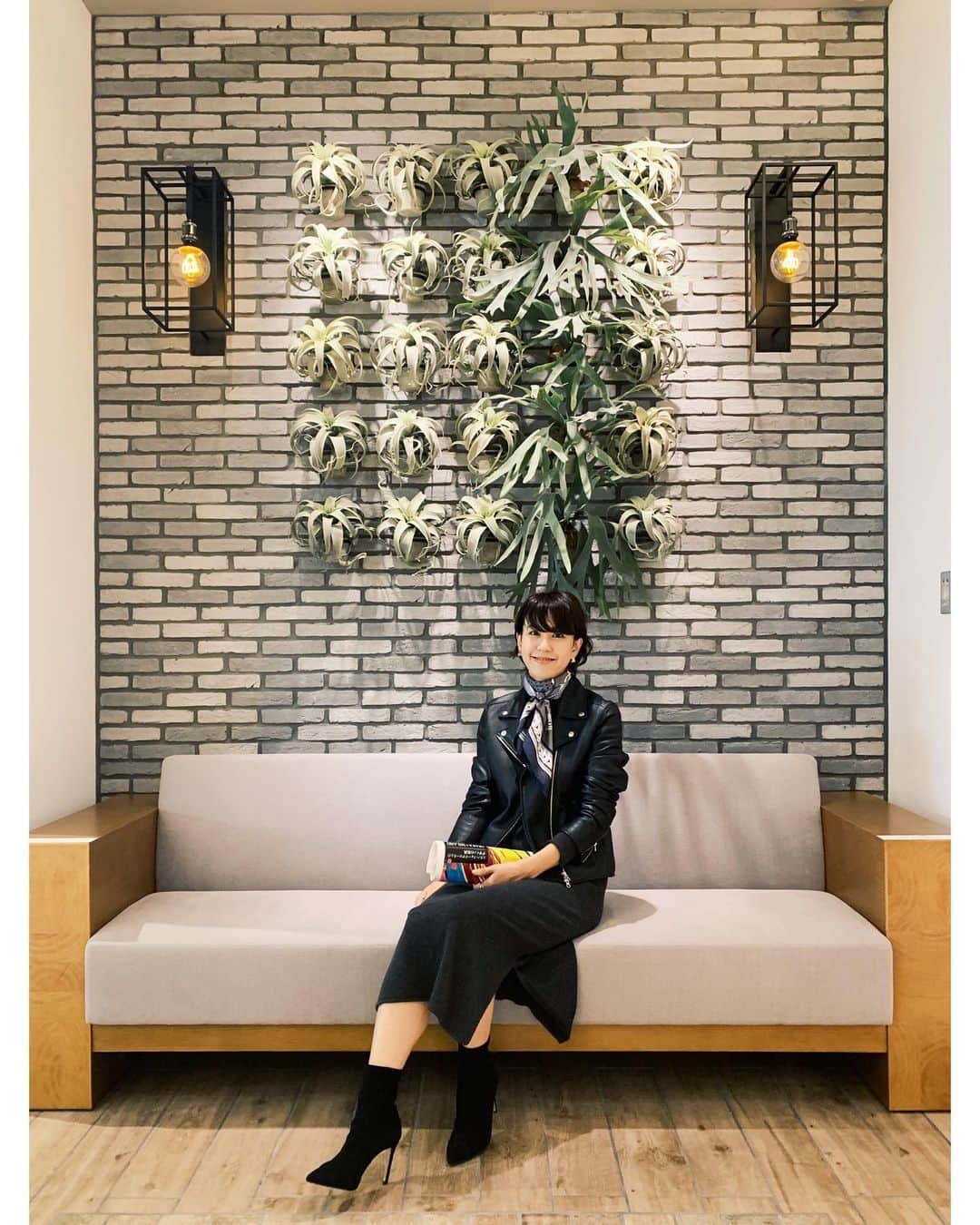 23区さんのインスタグラム写真 - (23区Instagram)「#23KU_DAYS 🚶‍♂️to  SHINSAIBASHI﻿ ﻿ 大丸心斎橋店を満喫👌🏻﻿ ショッピングはもちろん、アールデコの様式美が凝縮された圧巻のヴォーリズ建築を見に行くのも楽しみのひとつ。﻿ オシャレな休憩スペースも立ち寄りたい❣️﻿ ﻿ ニットとレザーの異素材のブラックコーデには﻿ シルクスカーフでエレガントさをプラスして◎﻿ ﻿ ﻿ ﻿ ﻿ ﻿ ﻿ ﻿ -------------------------------------------------﻿ ﻿ #23KU_DAYS_OSAKA #23区 #23區 #MYSTANDARD23 #OSAKA #SHINSAIBASHI #fashion #style #code #coordinate #WilliamMerrellVories #Vories ﻿ #レザージャケット #ノーカラーレザー #レザーコーデ #スカーフ #シルクスカーフ #スカーフアレンジ #スカーフコーデ #大阪 #心斎橋 #心斎橋大丸 #ヴォーリズ #ヴォーリズ建築 #休日の過ごし方 #私の休日」10月10日 17時41分 - 23ku_official