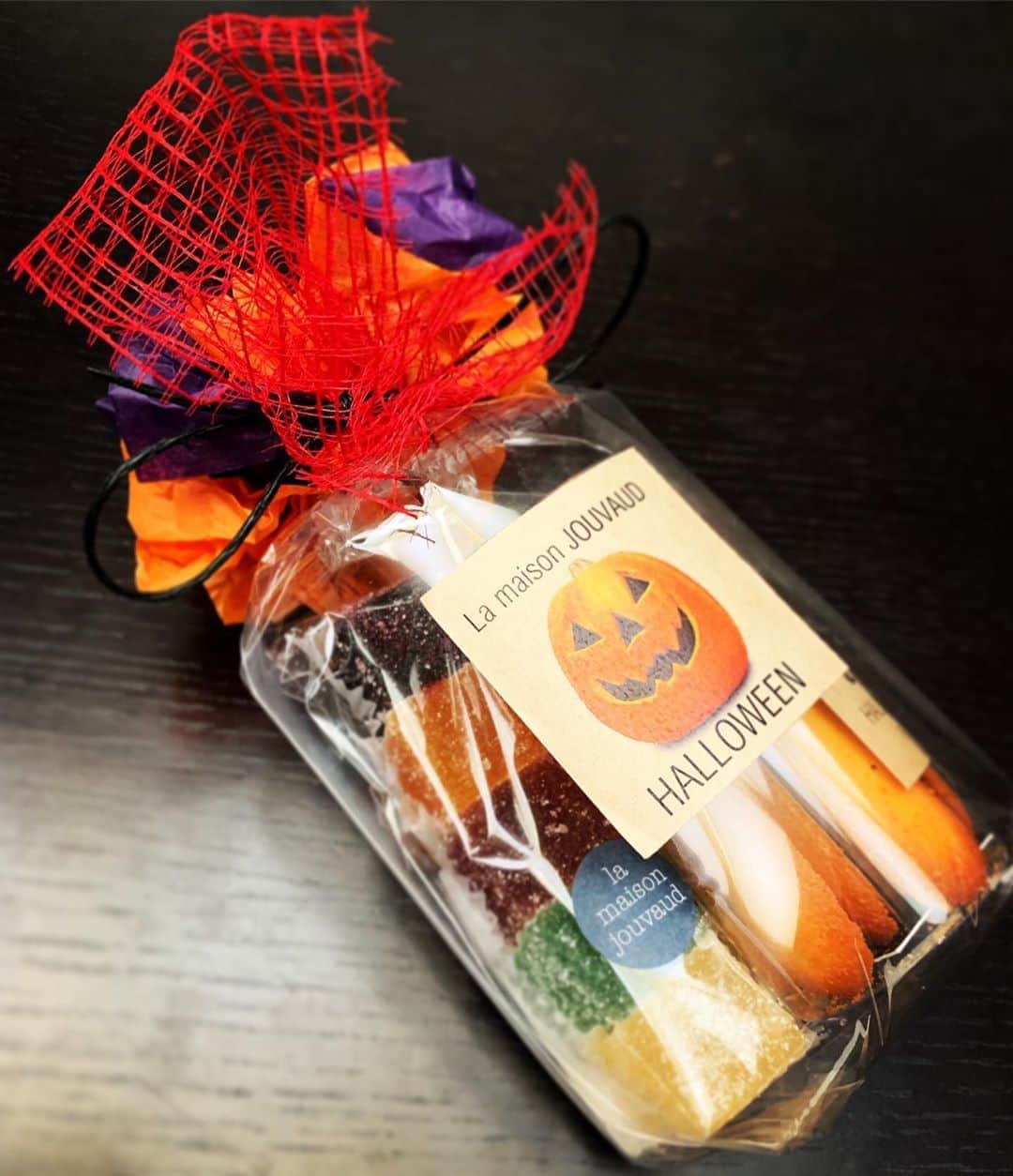 MILANOのインスタグラム：「ハロウィン仕様の包装ってかわいくてつい買ってしまう。。🎃🦷👻おそらくクリスマスもそう。。🎅 #ハロウィン #halloween」
