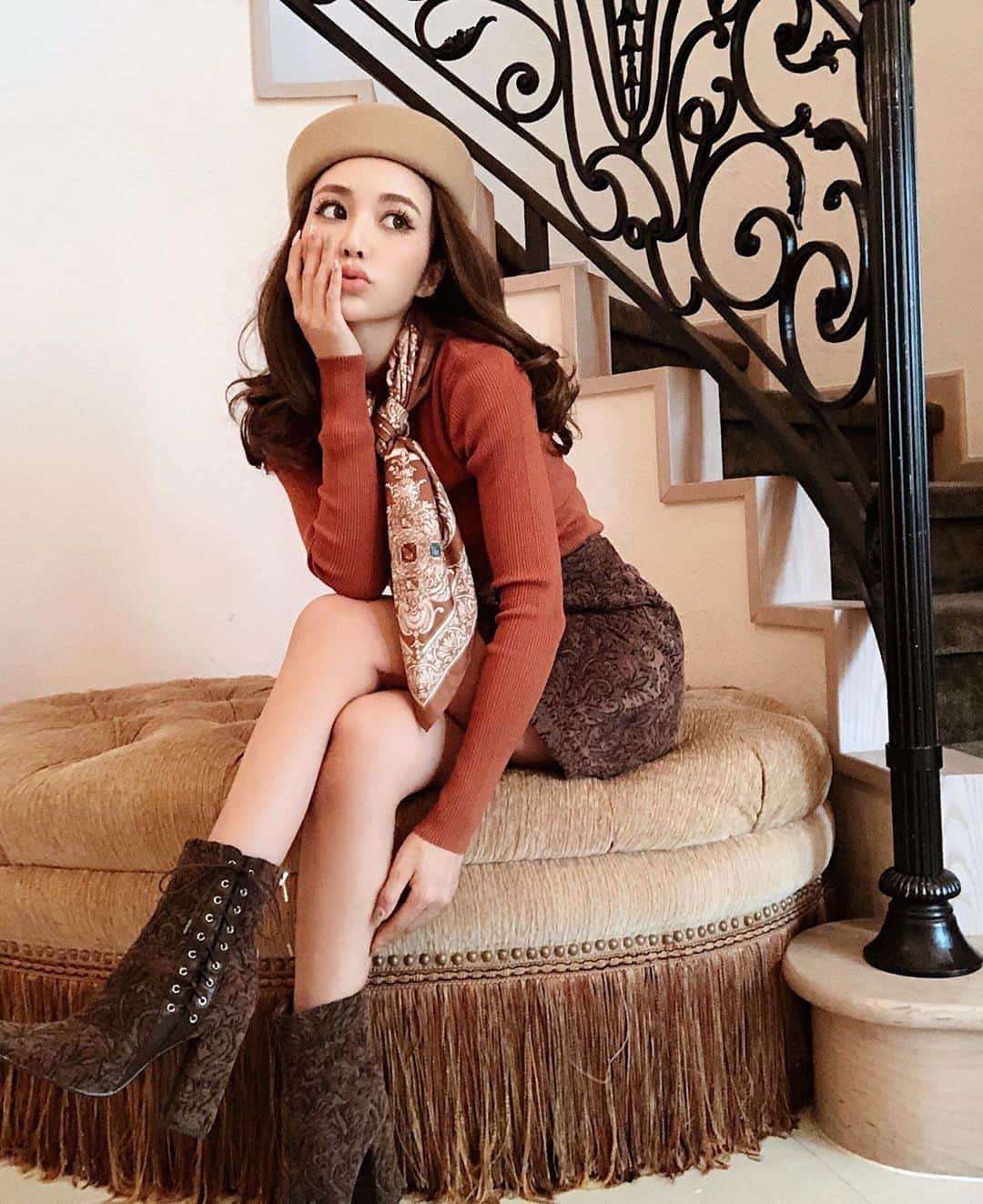 のインスタグラム：「こっくり秋カラーコーデ🍂 上品で繊細なダマスクジャガードシリーズはどの型もすき♡ #eimy #eimyistoire」
