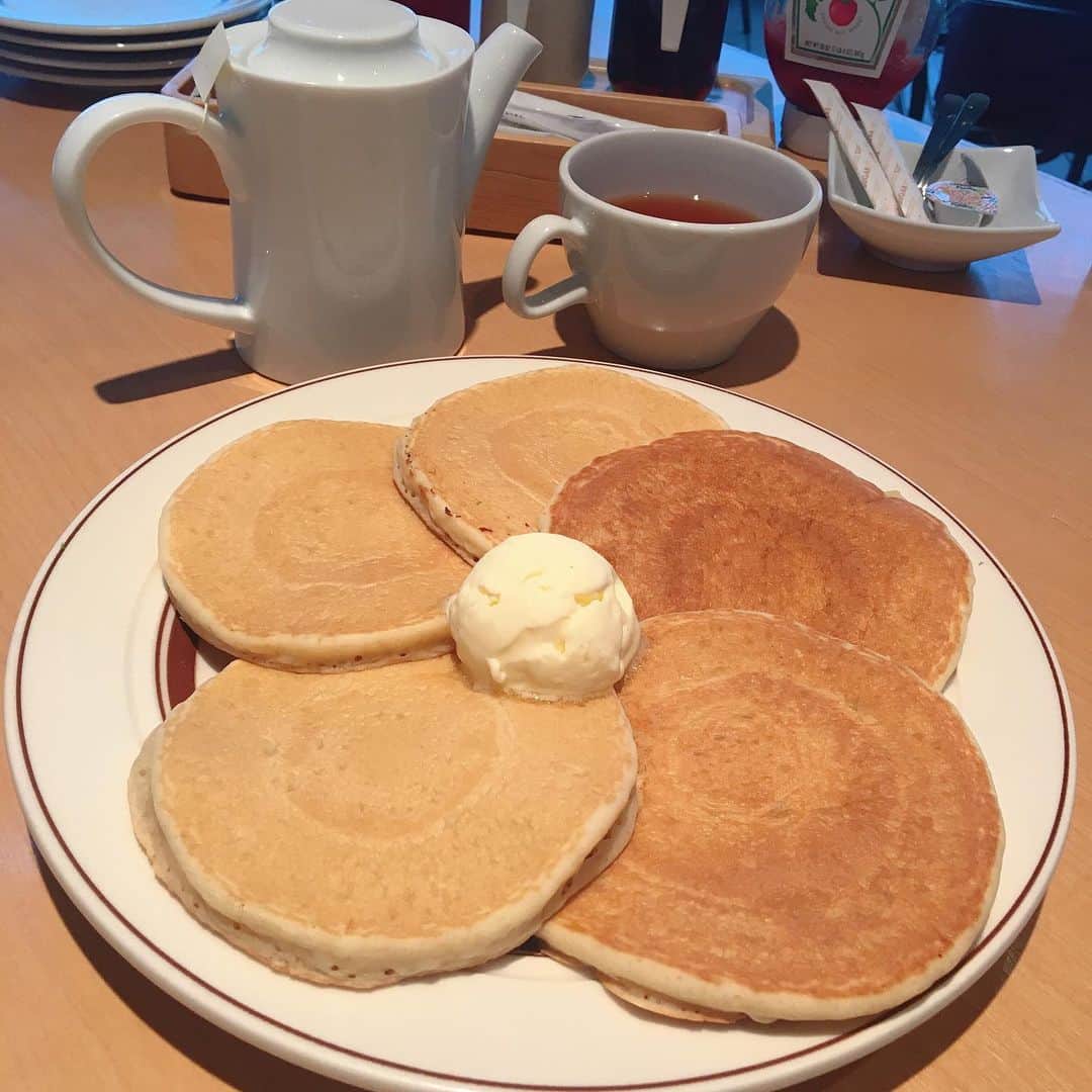 南端まいなのインスタグラム：「Eggs'n Things初めて行ってきました🙌」