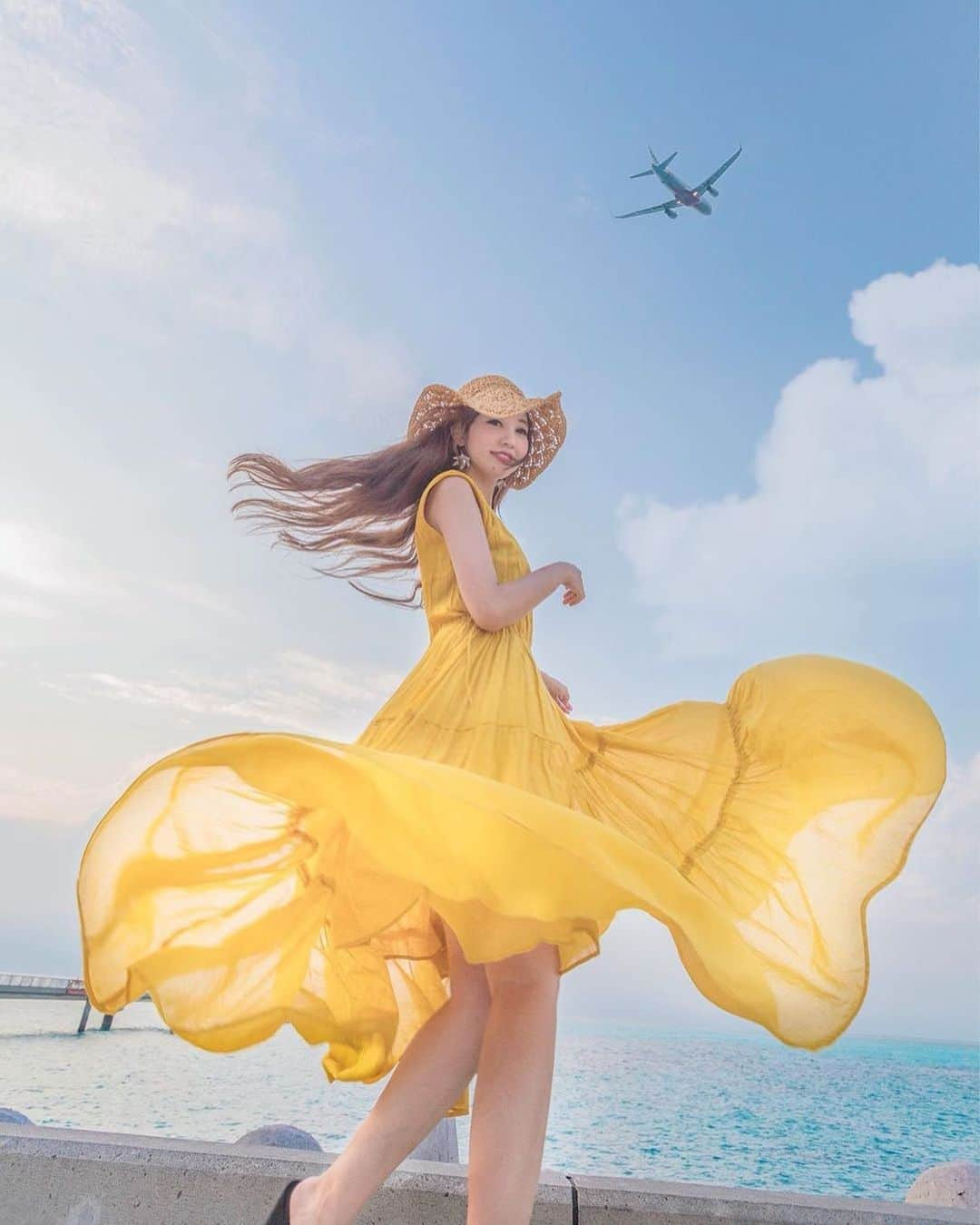 美女美容事情さんのインスタグラム写真 - (美女美容事情Instagram)「《NICEな1枚👍👗✈️》⠀⠀ *⠀⠀ リポストを使って、素敵な写真📷✨を投稿されてる方を紹介させて頂く⠀⠀⠀⠀⠀ 【💄美女美容事情💅】のコーナーです✨⠀⠀ *⠀⠀⠀⠀⠀⠀⠀⠀ いいねやコメント、フォローして応援してね❤︎🥰🎶⁣⠀⠀ *⠀⠀⠀⠀⠀⠀⠀⠀ 今回ご紹介させて頂きますのは❤︎⠀⠀ ももせゆきさん< @momoyu1125 >の素敵なお写真📸⠀⠀ *⠀⠀ 綺麗なお写真📸✈️被写体が美しいとお写真も美しいですよね👩‍🦰👗⠀ ももせゆきさんのインスタは楽しく美しい写真がいっぱい✨🧡⠀⠀ *⠀⠀⠀ ももせゆきさんのアカウントには他にも素晴らしい投稿が沢山ありますので是非覗いてみてくださいね💁‍♀️💙⠀⠀ *⠀⠀⠀ ももせゆきさん< @momoyu1125 >⠀⠀ 素敵な投稿ありがとうございました☺️📸✨⠀⠀⠀⠀⠀⠀⠀⠀⠀ △▼△▼△▼△▼△▼△▼△▼△▼△▼⠀⠀⠀⠀⠀⠀⠀⠀⠀⠀⠀⠀⠀⠀⠀⠀⠀⠀⠀⠀⠀⠀⠀⠀⠀⠀⠀⠀⠀⠀⠀⠀⠀⠀ ❤🧡💛「美女美容事情」💚💙💜⠀⠀⠀⠀⠀⠀⠀⠀⠀⠀⠀⠀⠀⠀⠀⠀ 👇掲載ご希望の方は👇⠀⠀⠀⠀⠀⠀⠀⠀⠀⠀⠀⠀⠀⠀⠀⠀⠀ @b_b_j.jタグ付けと🖤 # ビジョビ⠀🖤⠀⠀⠀⠀⠀⠀⠀⠀⠀⠀⠀⠀⠀⠀⠀⠀ をタグ付けお願いします✨⠀⠀⠀⠀⠀⠀⠀⠀⠀⠀⠀⠀⠀⠀⠀⠀⠀ ――――――――――――――――⠀⠀⠀⠀⠀⠀⠀⠀⠀⠀⠀⠀⠀⠀⠀⠀⠀⠀⠀⠀⠀⠀⠀⠀ ～姉妹アカウントのご紹介～⠀⠀⠀⠀⠀⠀⠀⠀⠀⠀⠀⠀⠀⠀⠀⠀⠀⠀⠀⠀⠀⠀⠀⠀⠀⠀⠀⠀ ◇美容情報を紹介している«美女美容事情～Beauty～»⠀⠀⠀⠀⠀⠀⠀⠀⠀⠀⠀⠀⠀⠀⠀⠀⠀⠀⠀⠀⠀⠀⠀⠀⠀⠀⠀ ( @b_b_j.j_b )⠀⠀⠀⠀⠀⠀⠀⠀⠀⠀⠀⠀⠀⠀⠀⠀⠀⠀⠀⠀⠀⠀⠀⠀⠀⠀⠀⠀ ◇美しい旅スポット紹介をしている«美 spot»⠀⠀⠀⠀⠀⠀⠀⠀⠀⠀⠀⠀⠀⠀⠀⠀⠀⠀⠀⠀⠀⠀⠀⠀⠀⠀ ( @b__spo )⠀⠀⠀ ⠀⠀⠀⠀⠀⠀⠀⠀⠀⠀⠀⠀⠀⠀⠀⠀⠀⠀⠀⠀⠀⠀ よかったらこちらも覗いてみてね✨⠀⠀ ――――――――――――――――⠀⠀⠀⠀ #ファッション ⠀⠀ #beauty⠀⠀⠀⠀⠀⠀⠀⠀⠀ #お出かけコーデ ⠀⠀ #ファッション好き #アクティブ ⠀⠀⠀ #夏コーデ #キャンプコーデ ⠀⠀⠀⠀⠀ #ストローハット #女子力アップ⠀⠀⠀⠀⠀⠀ #カジュアルファッション #シャツコーデ ⠀⠀⠀ #女子力 #女子力向上⠀⠀⠀⠀⠀⠀⠀ #夏 #青空 ⠀⠀⠀⠀⠀⠀⠀ #naturalbeauty #makeup⠀⠀⠀ #麦わら帽子 #飛行機⠀ #ワンピース#瞬間⠀ #カメラ女子 #カメラ⠀⠀ #ファインダー ⠀⠀ #japanese #japanesegirl ⠀」10月10日 18時01分 - b_b_j.j