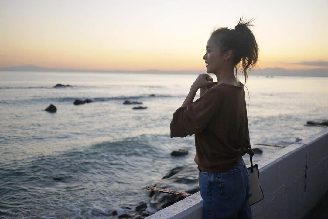 Risako Yamamotoさんのインスタグラム写真 - (Risako YamamotoInstagram)「24時間どの時間も素敵な場所♡ ・ ・ 葉山に連れてきてもらって、海が更に好きになりました♡😌🌊 いつか、波の音が聞こえる所に住みたい！♡🐳 ・ ・ #葉山 #oceanview #rosymonster #shinzone」10月10日 18時03分 - risako_yamamoto