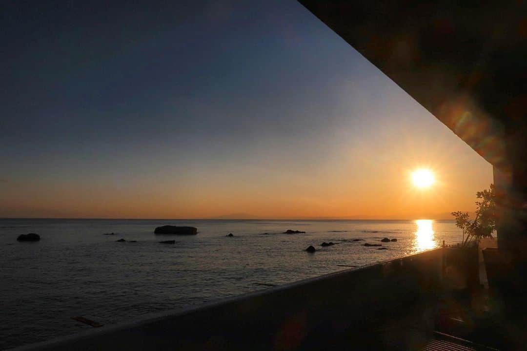 Mai Wakimizuさんのインスタグラム写真 - (Mai WakimizuInstagram)「sunset magic♡この景色はズルい。 #hayamafunnyhouse#sunset#葉山#神奈川」10月10日 18時16分 - wakkin__m