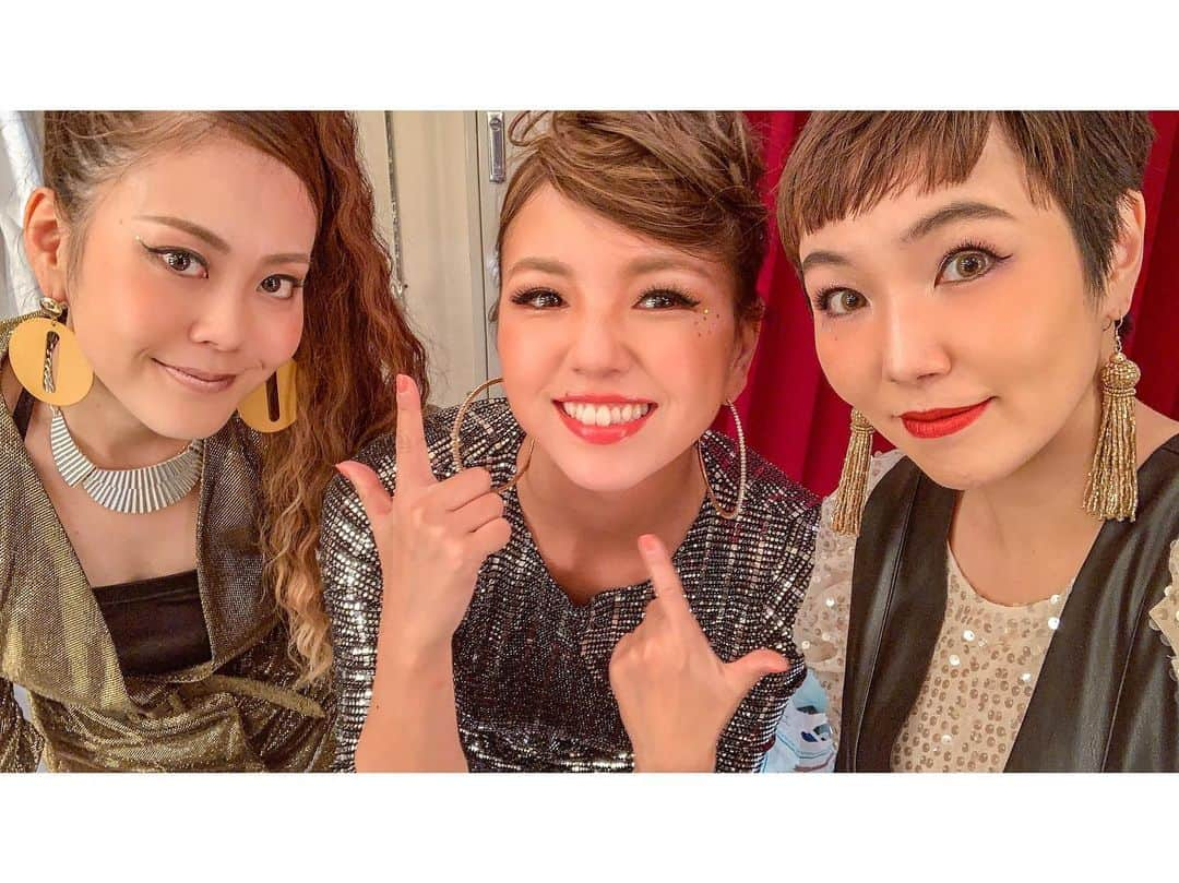 宏実さんのインスタグラム写真 - (宏実Instagram)「10/5 #cocotokyodisco このメンバーでやれてよかった！. . #discomusic #discosongs #discosound #discolive #ディスコ #discomakeup #singers #discoband #シミじゃないよ #メイクだよ #なぜこのポーズ」10月10日 18時27分 - hiromisrainbow