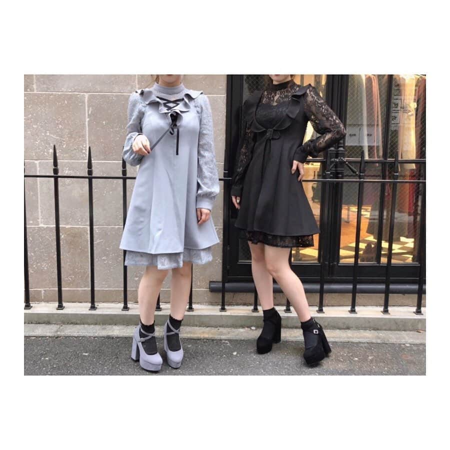 EATMEさんのインスタグラム写真 - (EATMEInstagram)「10.10 update... #EATME #OCTOBER #NEW #ITEM #🌹 パンプス➡︎発売中 ワンピース➡︎10.11発売予定 ソックス➡︎参考商品 . TOP画面のURLからEATME WEB  STOREをCHECK💁🏻‍♀️ @eatme_japan . レースセットワンピース（ #ONEPIECE ） ¥15,000（＋tax） COLOR🎨:BLU.BLK.PNK SIZE📐:S.M . クロスストラップパンプス（ #PUMPS ） ¥13,000（+tax） COLOR🎨:BLU.BLK.PPL SIZE📐:S（22.5cm) M（23.5cm）、L（24.5cm） . #EATME_LINKCODE #eatmejapan #イートミー #fetishmode #2019aweatme #VINTAGEAFTERNOONTEA #益若つばさ #tsubasamasuwaka #fashion #japan #tokyo #harajuku #osaka #umeda #原宿 #大阪 #梅田エスト #instagood #like4like」10月10日 18時44分 - eatme_japan