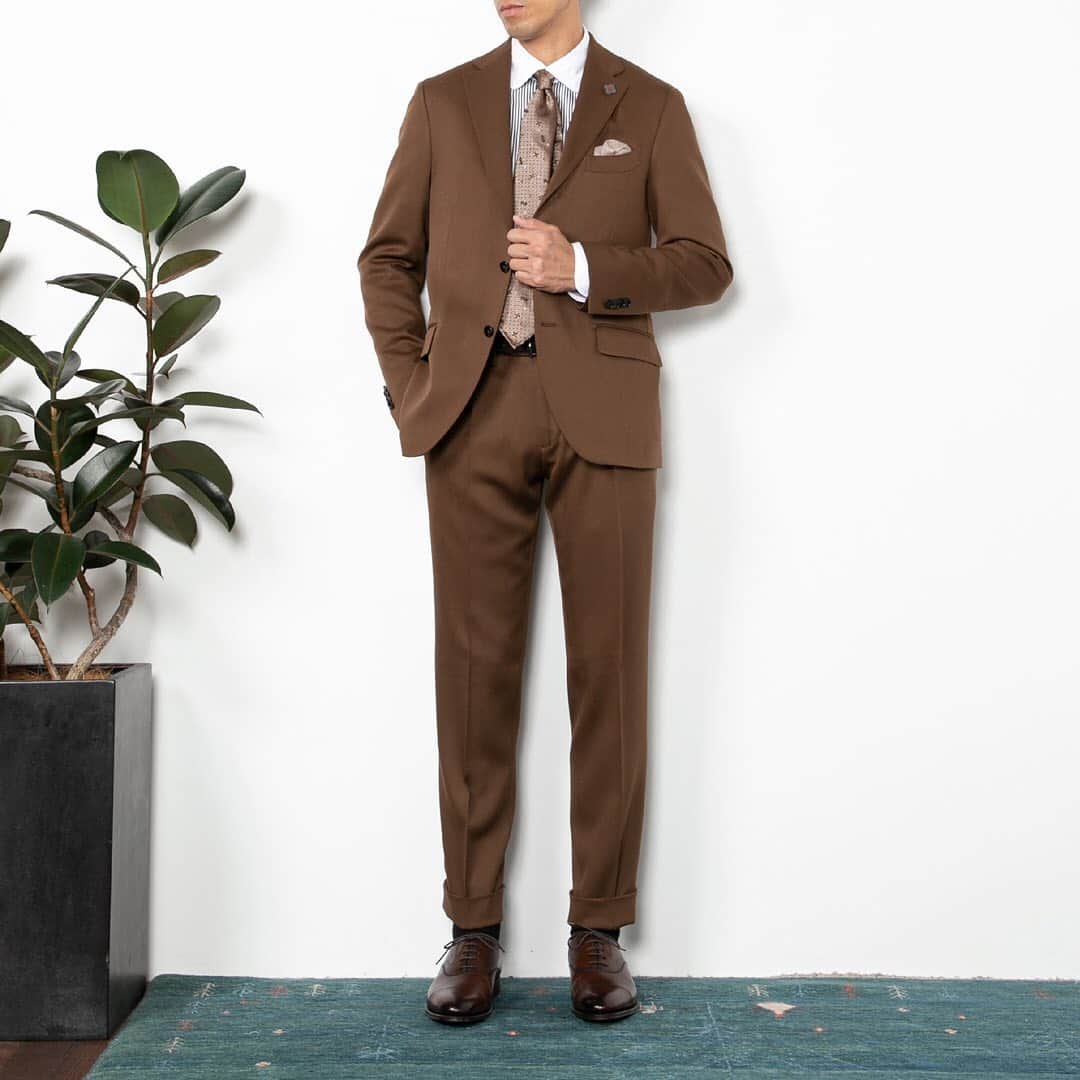 ストラスブルゴさんのインスタグラム写真 - (ストラスブルゴInstagram)「【Dressing Styles October 2019】﻿ ﻿ Suit: #LARDINI Shirt: #STRASBURGO﻿ Tie: #SEVENFOLD﻿ Chief: #ARIANNA﻿ Shoes: #EDWARDGREEN﻿ ﻿ @strasburgomens﻿ #strasburgo #strasburgomens #strasburgolife #autumn #2019 #strasburgoquality #apparel #fashion #mensfashion #gentleman #selectshop #menswear #dressingstyles #ストラスブルゴ #ファッション #セレクトショップ #メンズファッション #ドレススタイル #秋冬 #2019秋冬」10月10日 18時40分 - strasburgo_mens_official